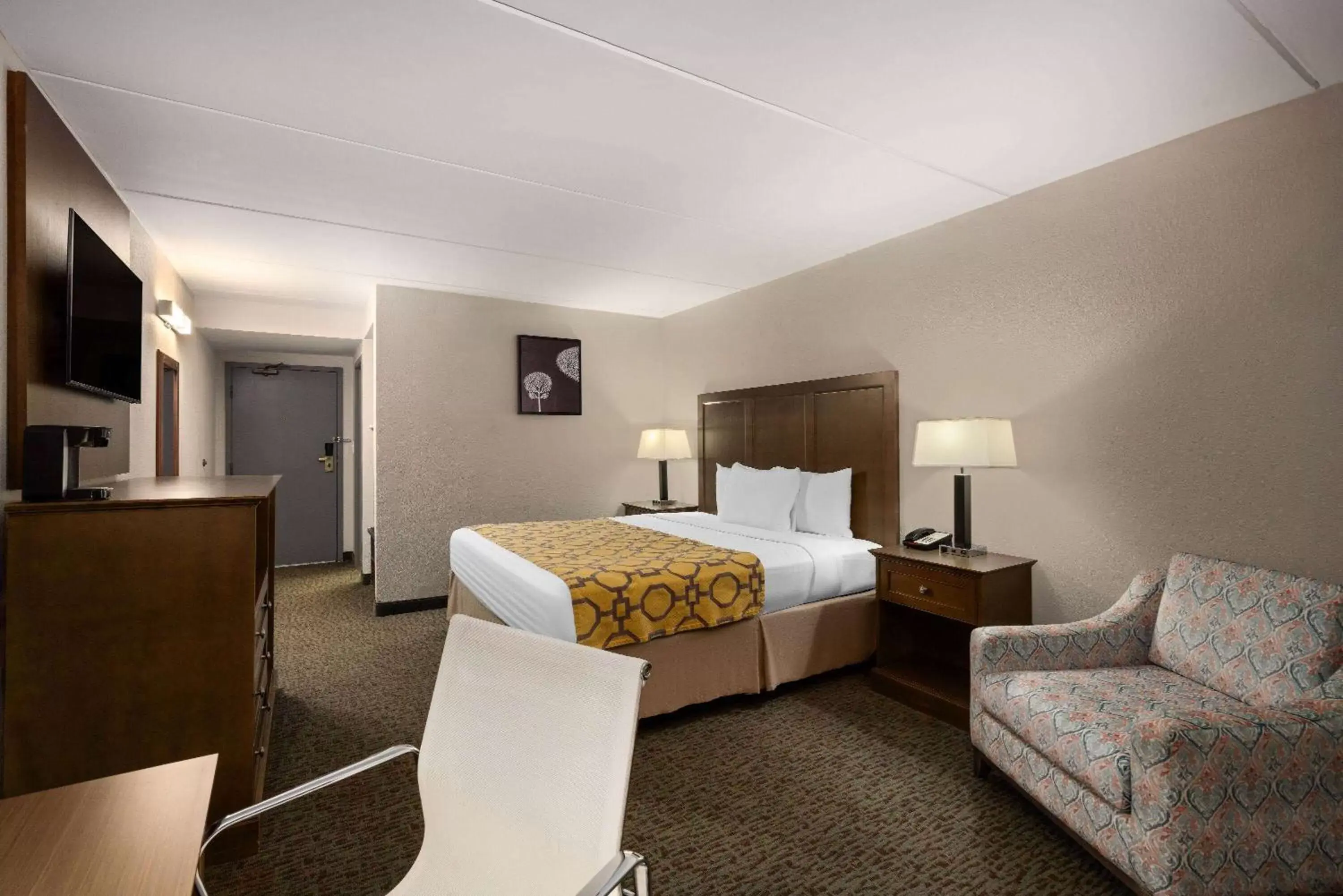 Photo of the whole room, Bed in Baymont by Wyndham Shakopee