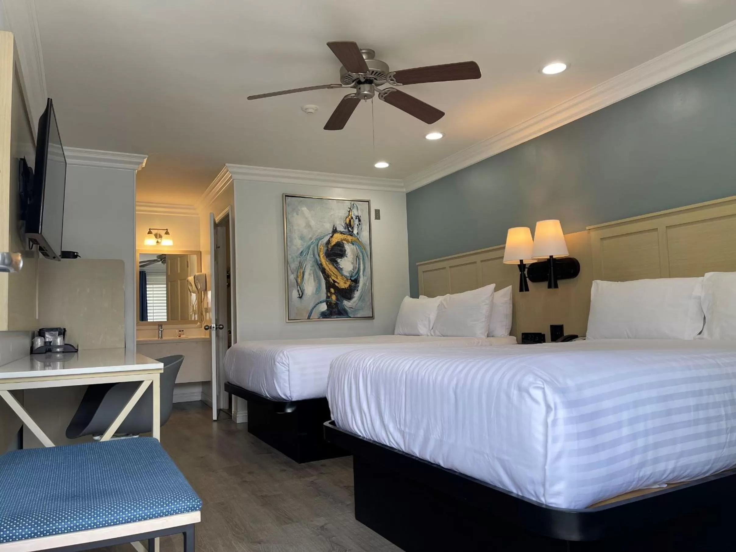 Bedroom, Bed in Ramada by Wyndham Redondo Beach