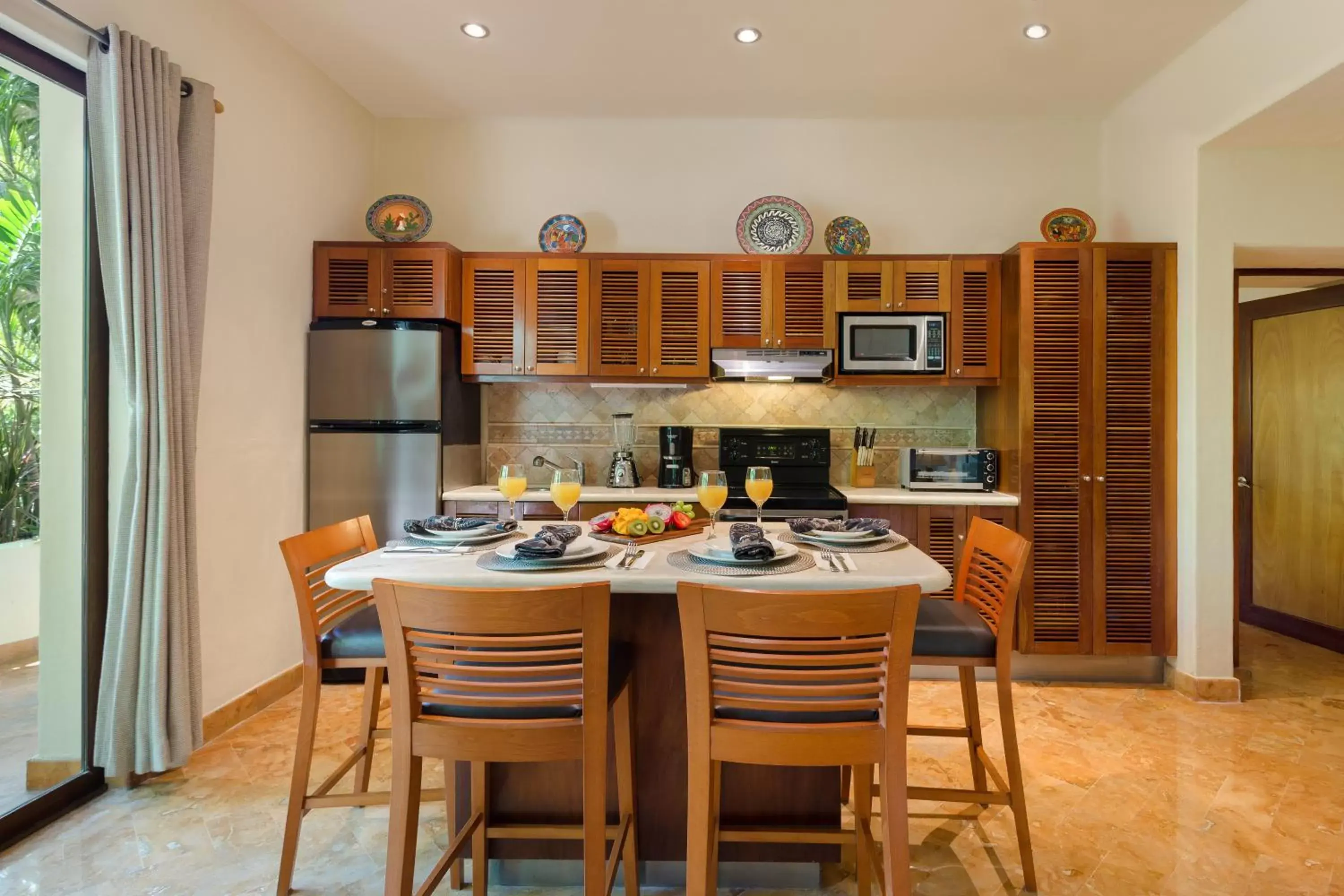 Kitchen or kitchenette, Dining Area in Porto Playa Condo Hotel and Beach Club