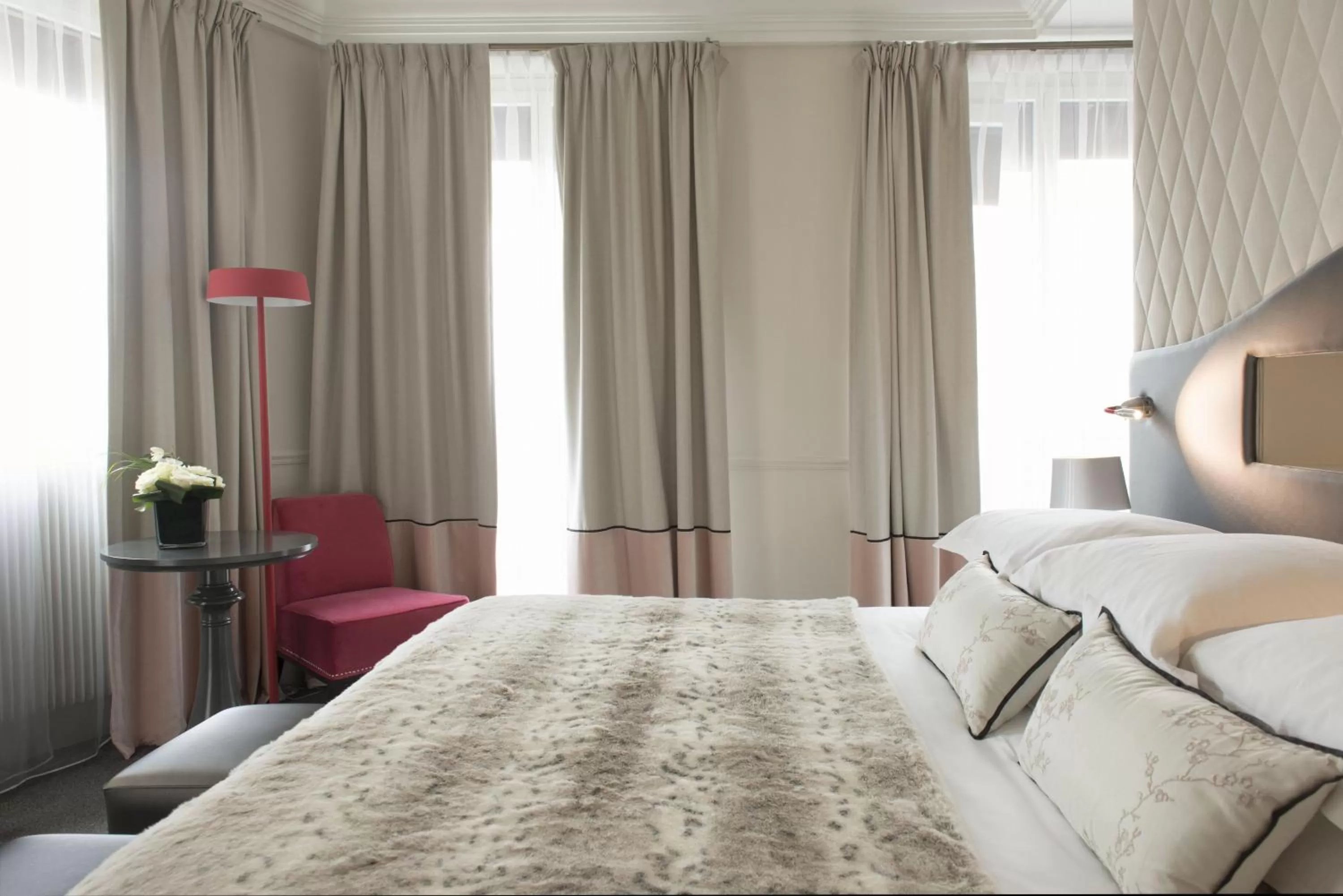 Bed in Edouard 7 Paris Opéra