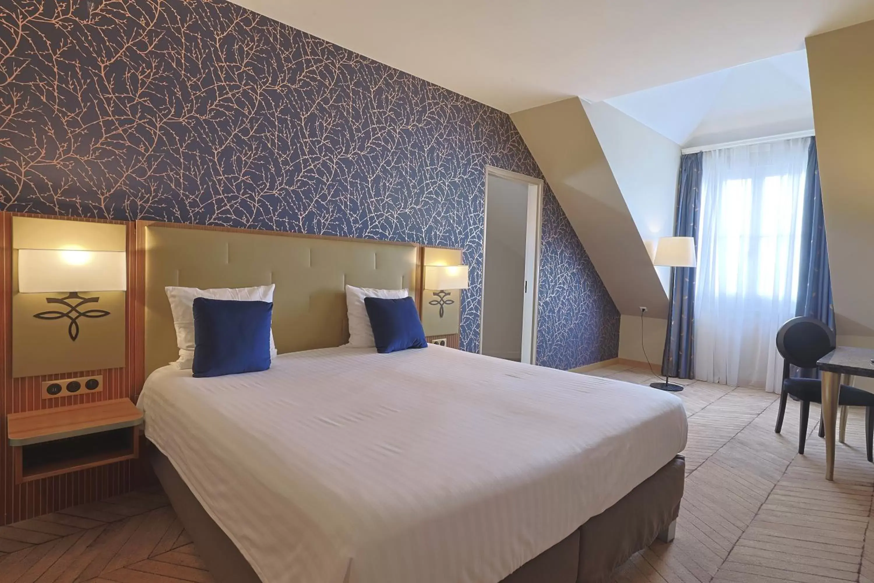 Bedroom, Bed in Dream Castle Hotel Marne La Vallee