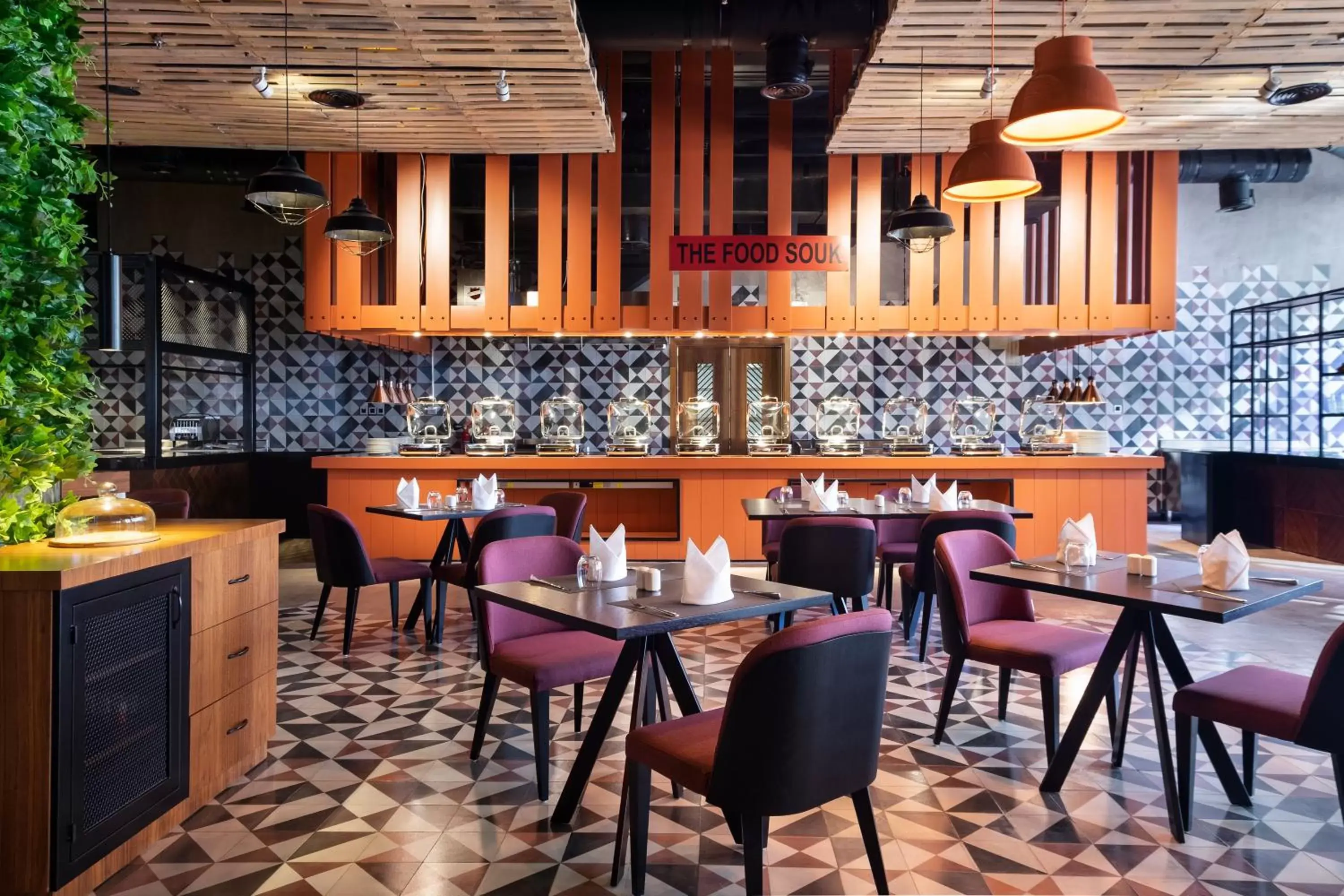 Restaurant/Places to Eat in Park Regis Business Bay