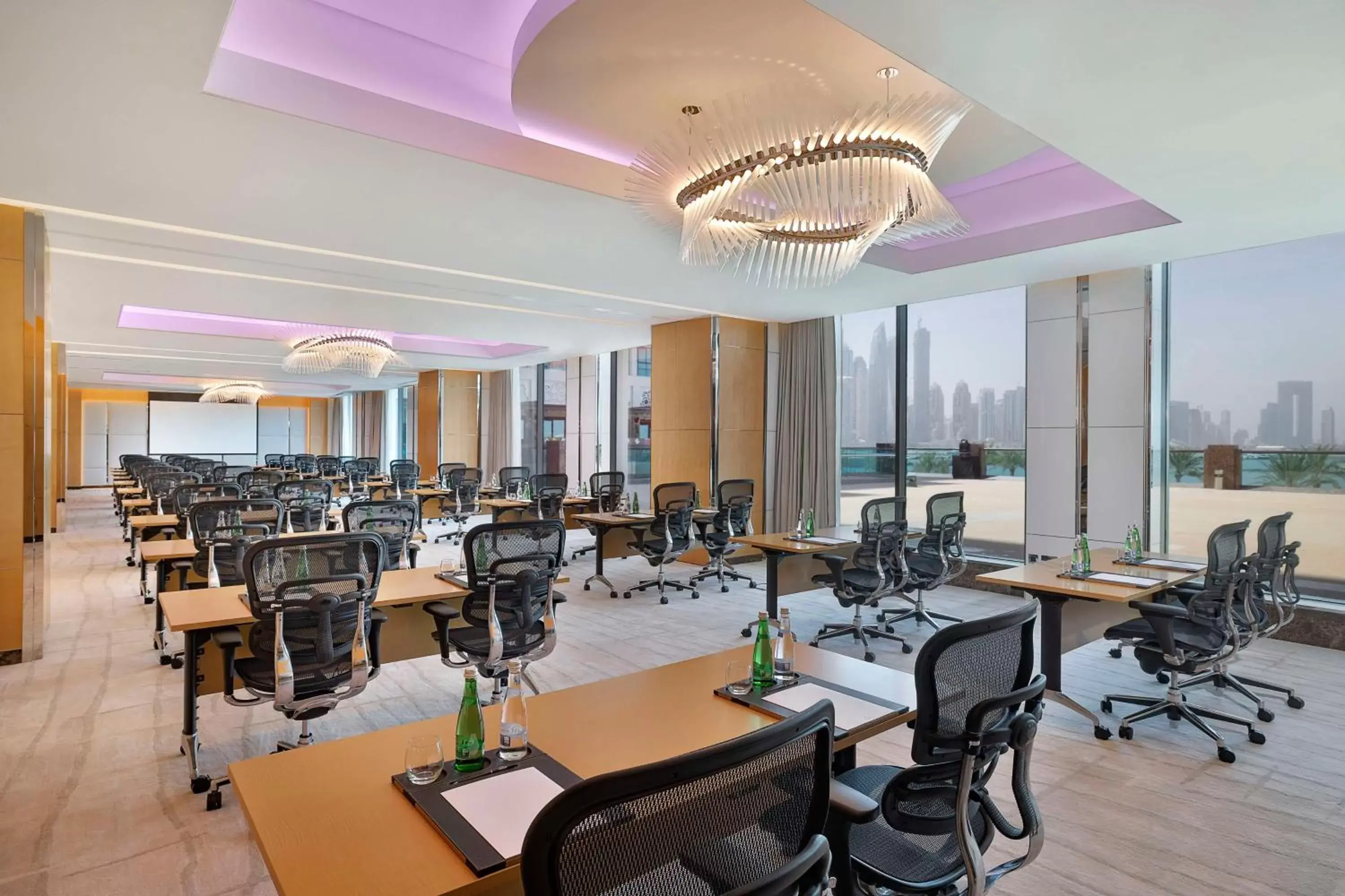 Meeting/conference room, Restaurant/Places to Eat in Hilton Dubai Palm Jumeirah