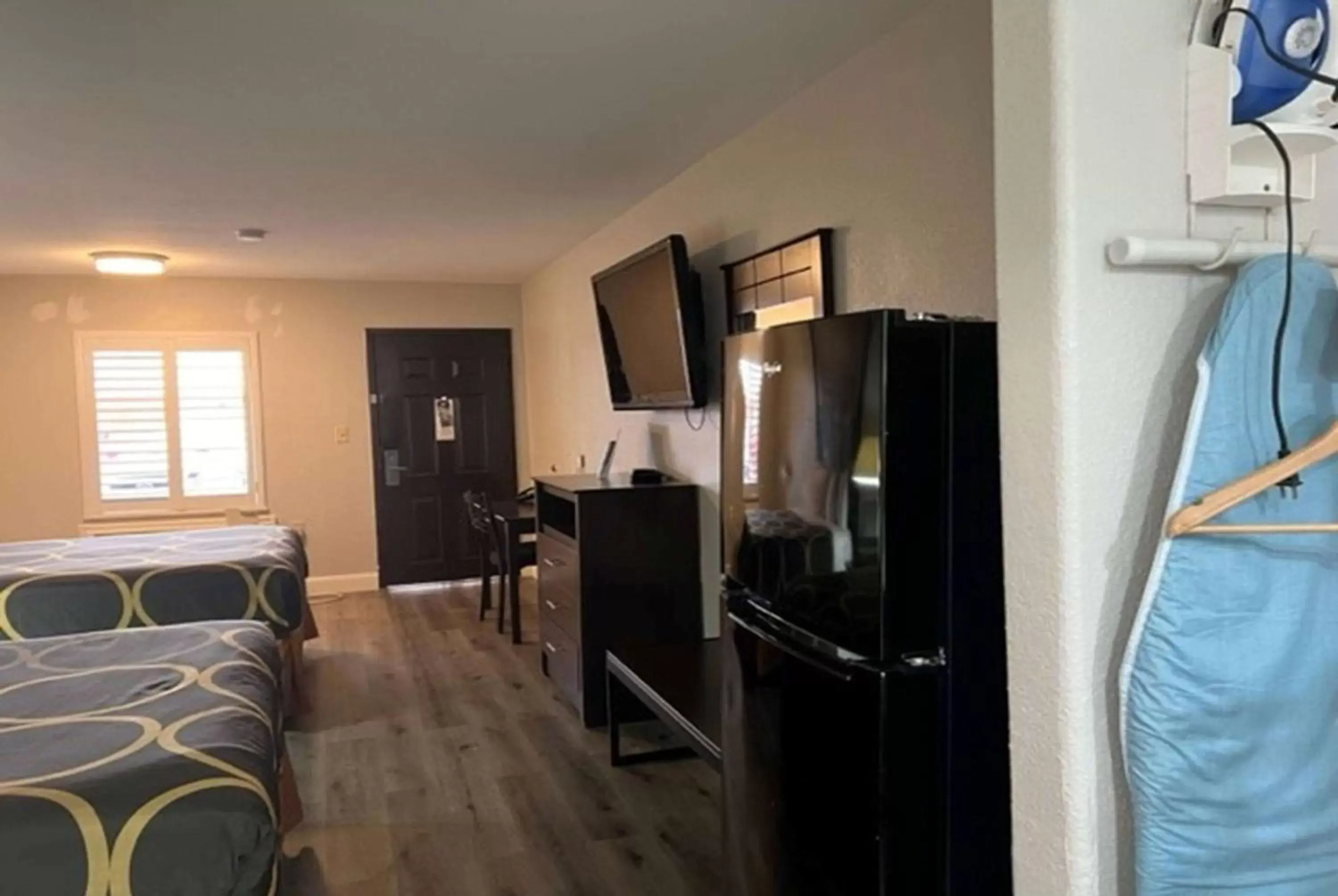 Photo of the whole room, TV/Entertainment Center in Super 8 by Wyndham Baytown/Mont Belvieu