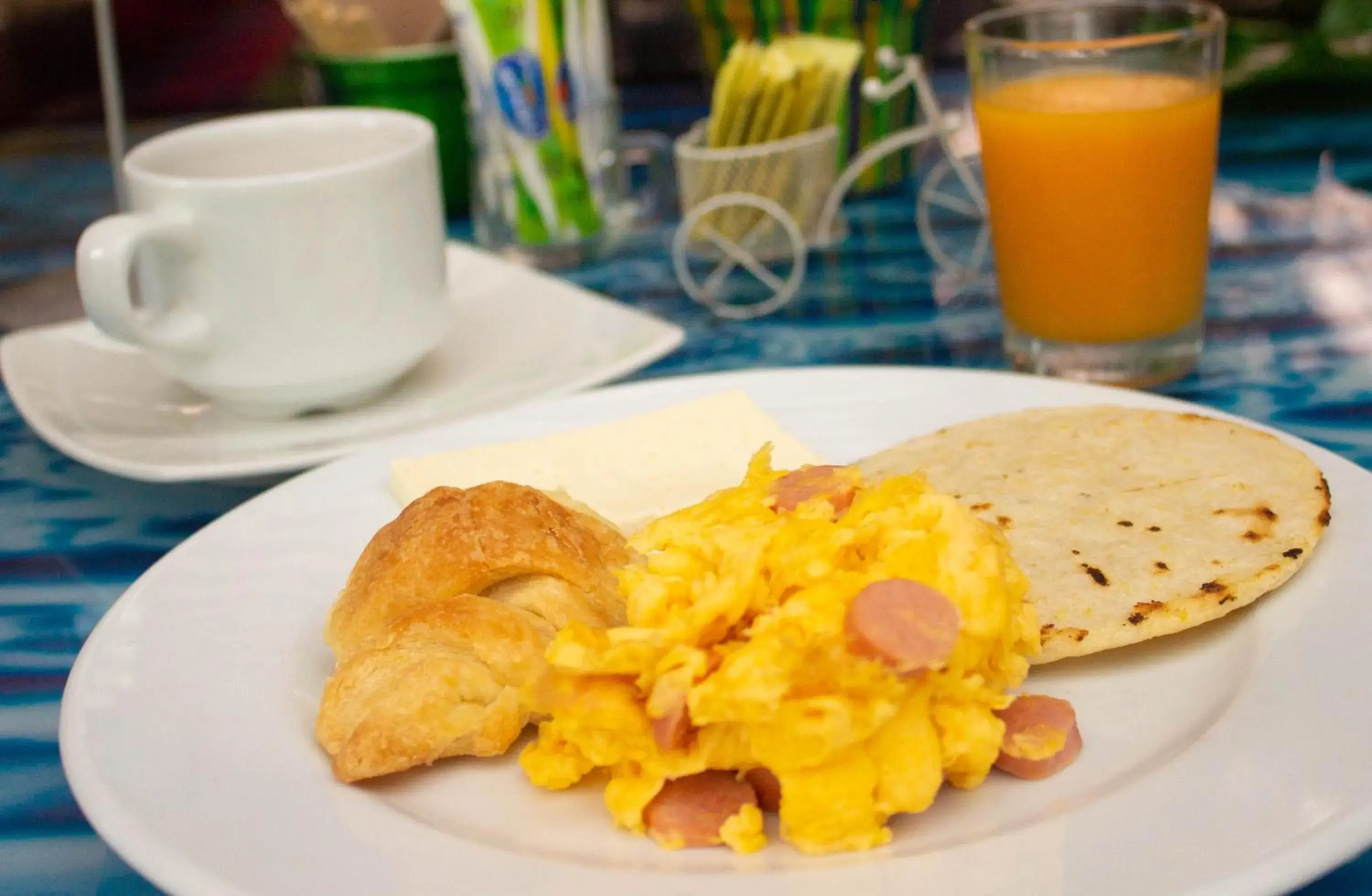 Food and drinks in Hotel Bolivariana Plaza