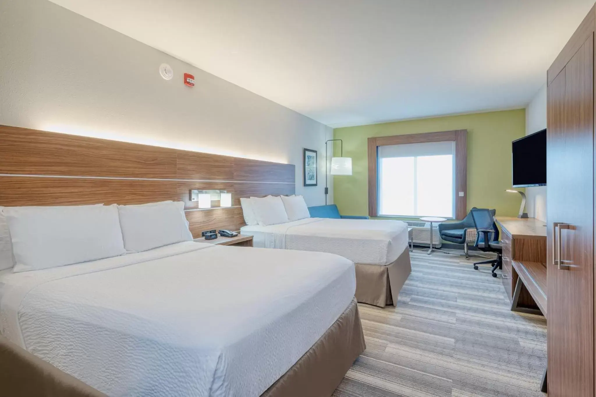 Photo of the whole room in Holiday Inn Express & Suites St. Louis - Chesterfield, an IHG Hotel