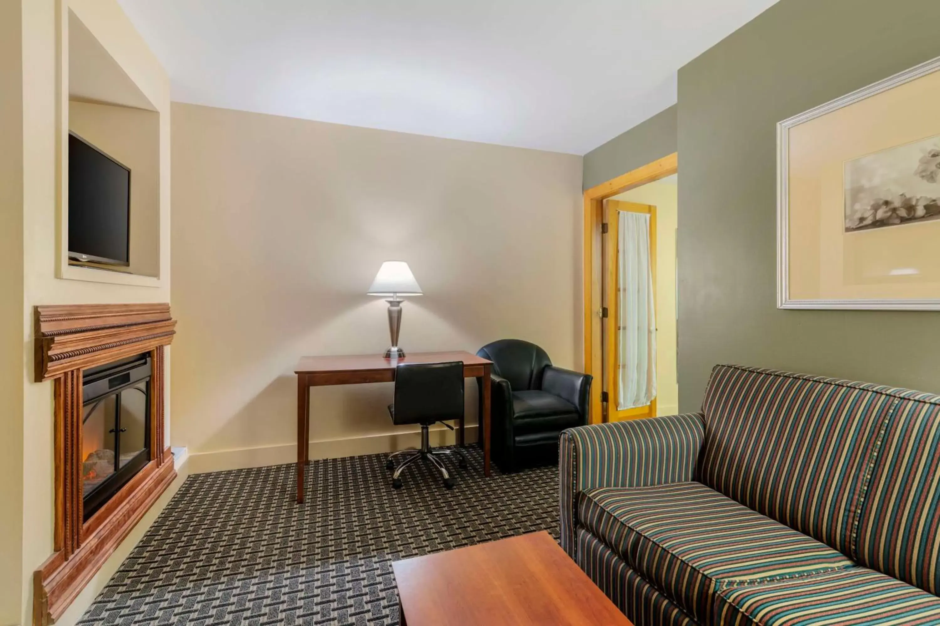 Photo of the whole room, Seating Area in Best Western Plus Brunswick Bath