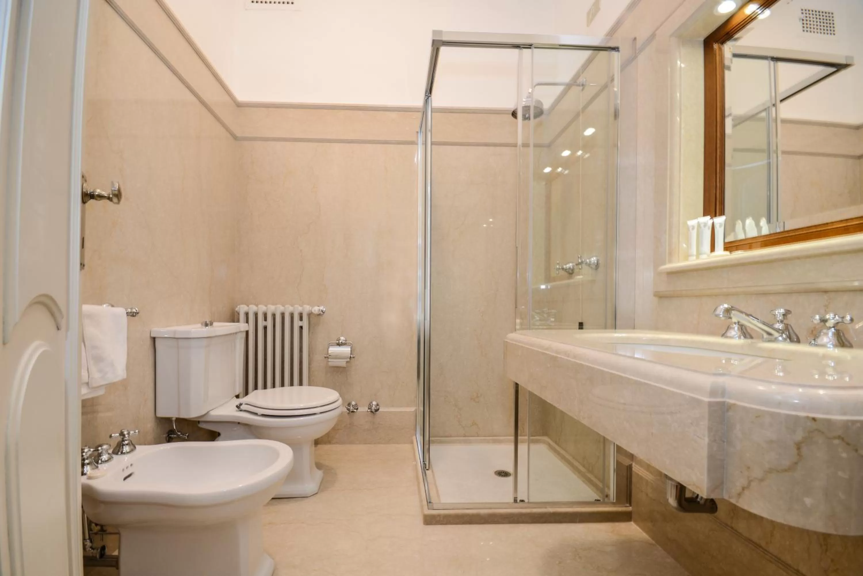 Shower in Hotel Vittoria