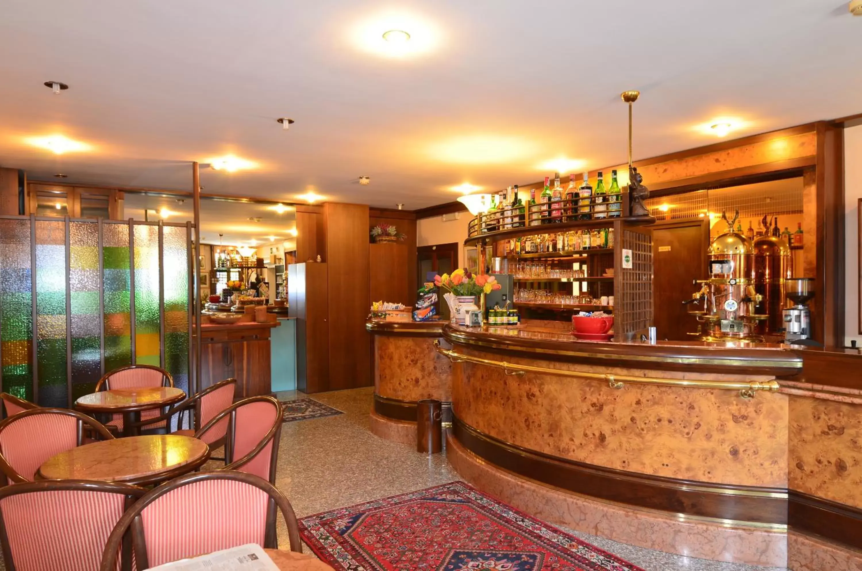 Coffee/tea facilities, Lounge/Bar in Hotel Magnolia