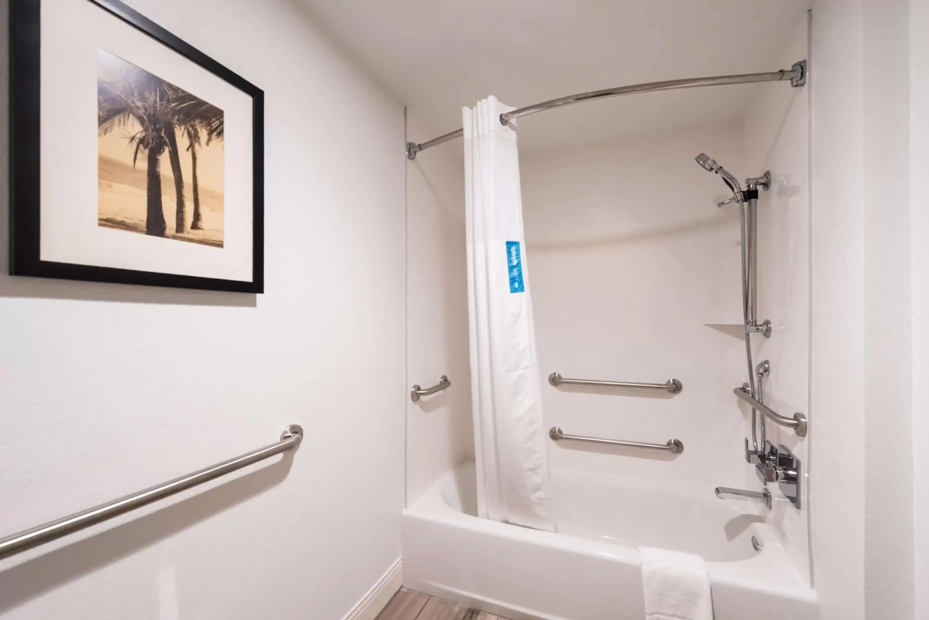 Bathroom in Hampton Inn Channel Islands Harbor Bathroom in Hampton Inn Channel Islands Harbor