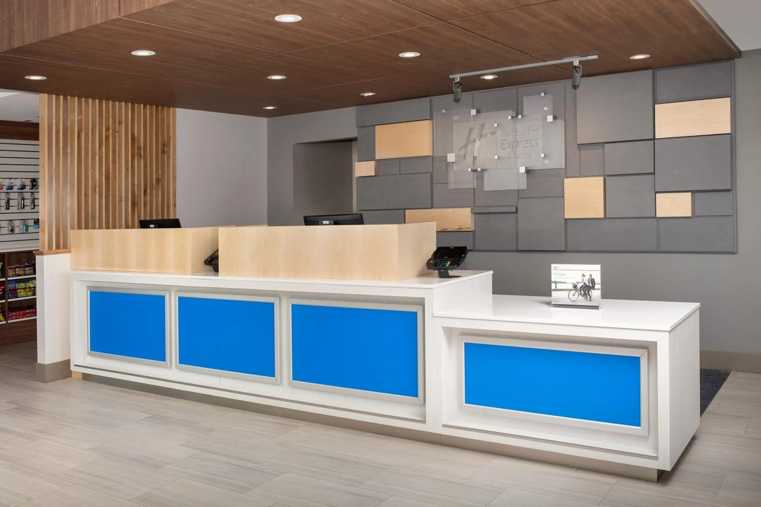 Property building, Kitchen/Kitchenette in Holiday Inn Express Puyallup, an IHG Hotel