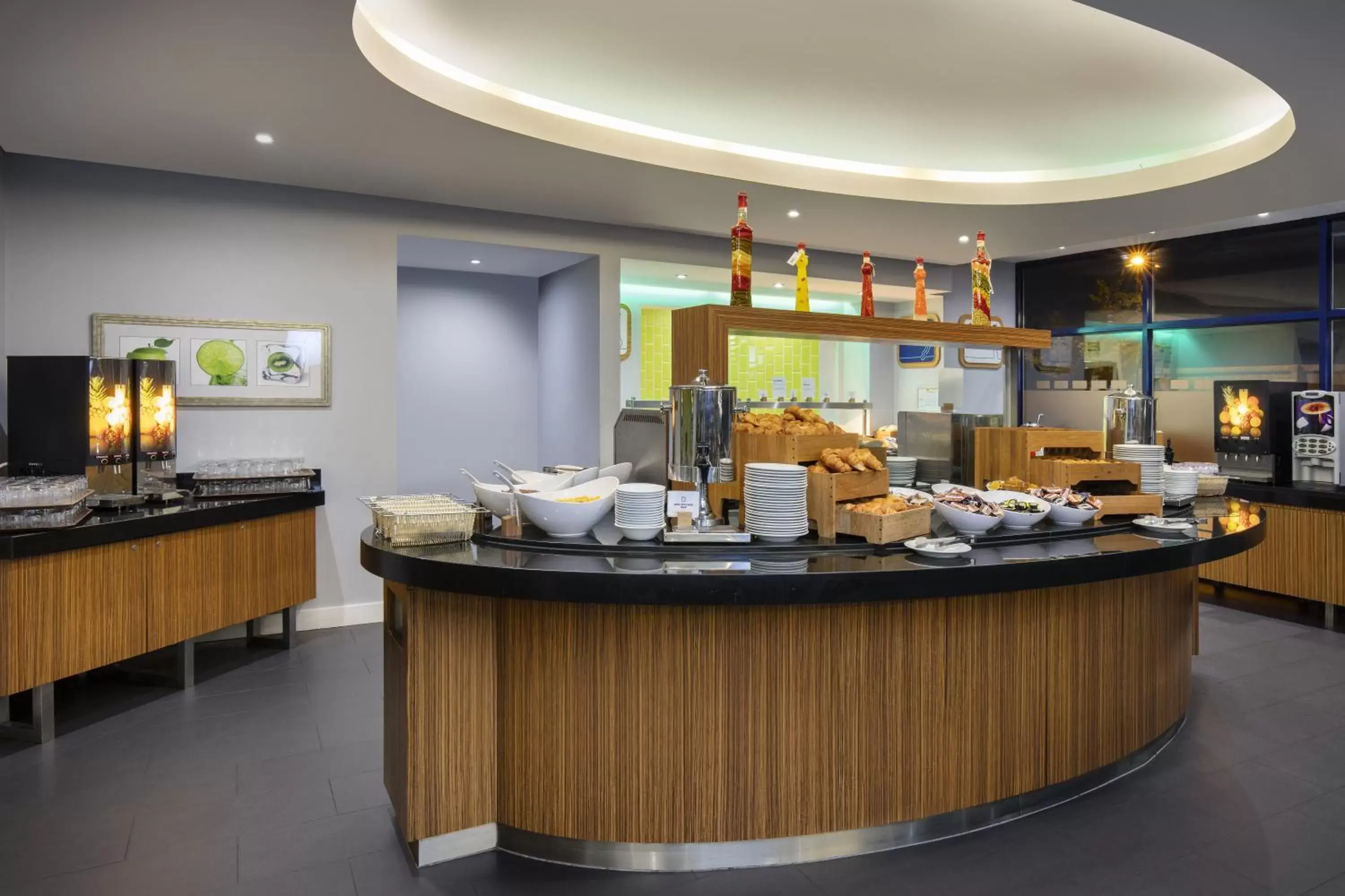 Breakfast, Restaurant/Places to Eat in Holiday Inn Express London Heathrow T5, an IHG Hotel