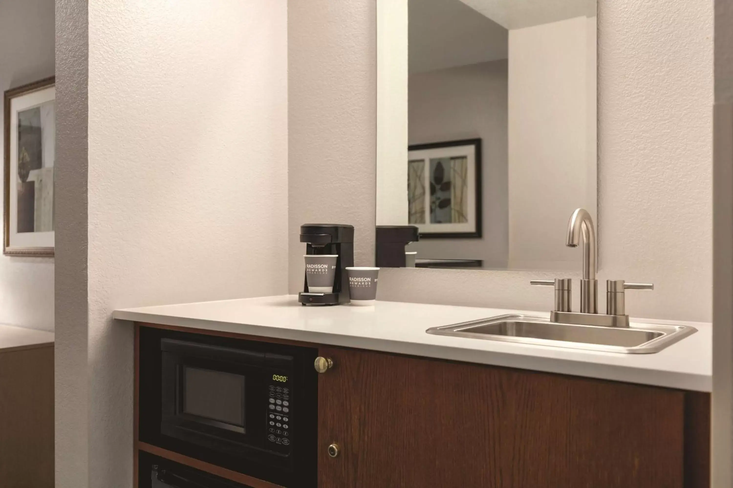 Coffee/tea facilities, Kitchen/Kitchenette in Country Inn & Suites by Radisson, Panama City Beach, FL