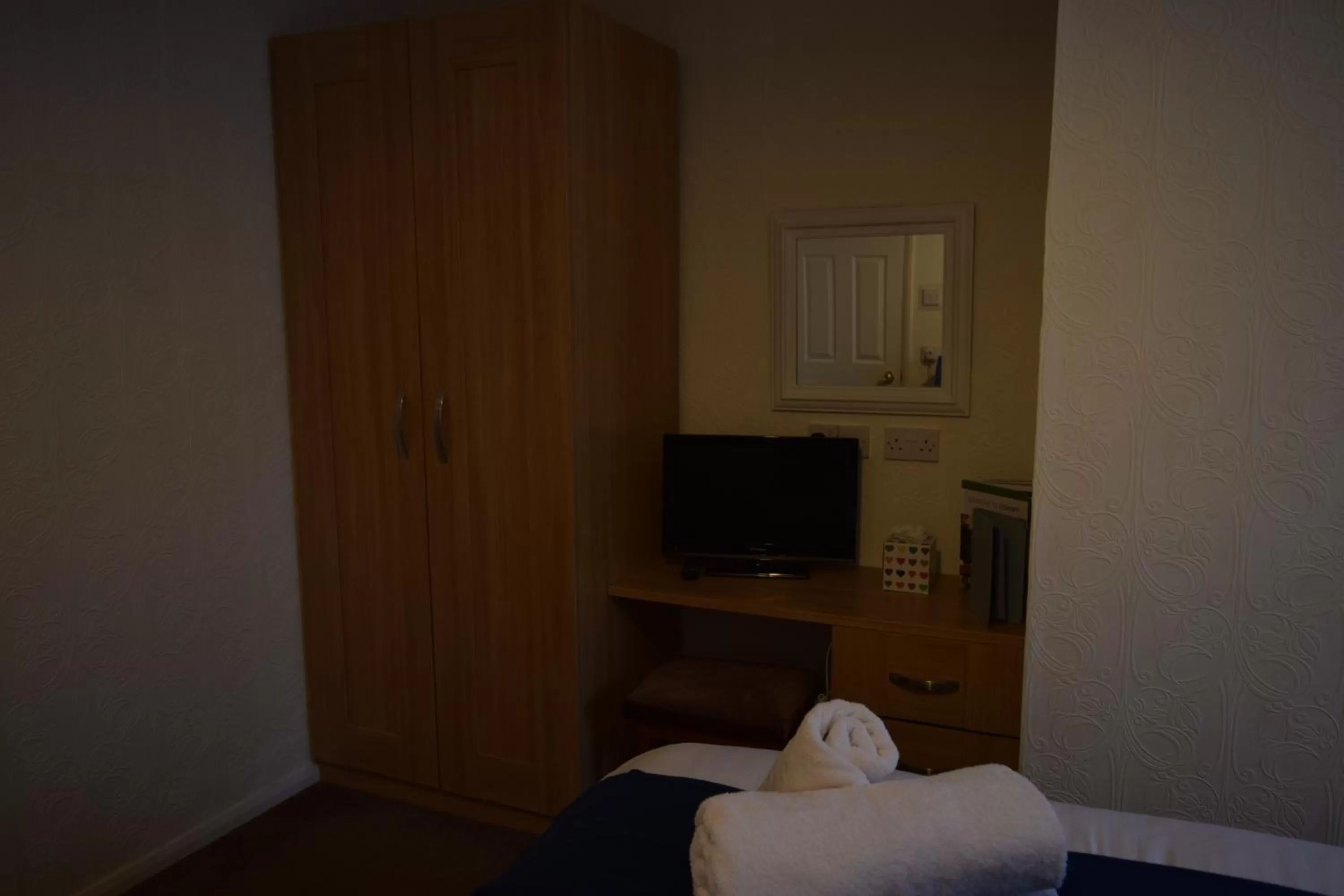 Bedroom, Bed in The Oasis Hotel