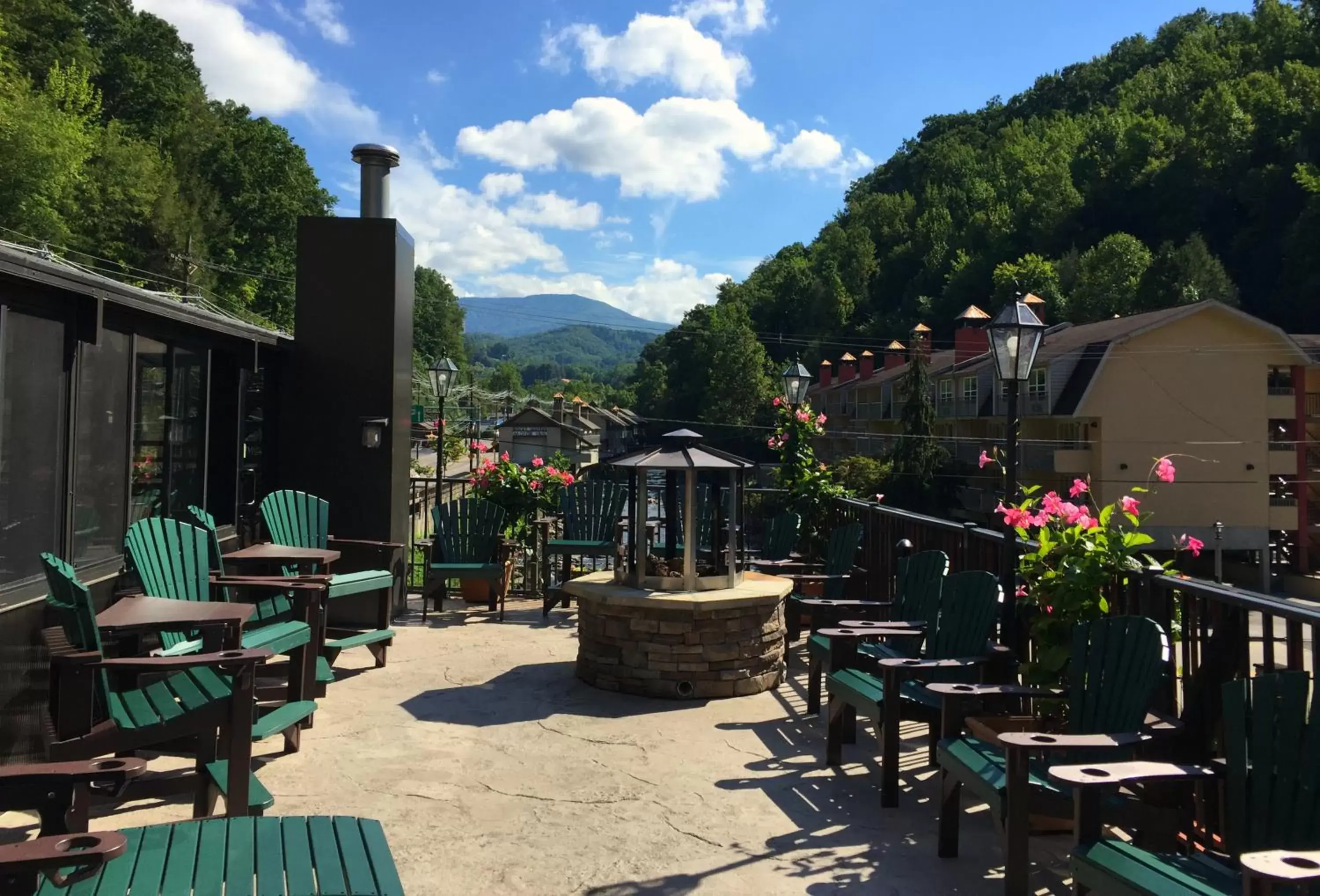 Mountain view, Patio/Outdoor Area in Baymont by Wyndham Gatlinburg On The River