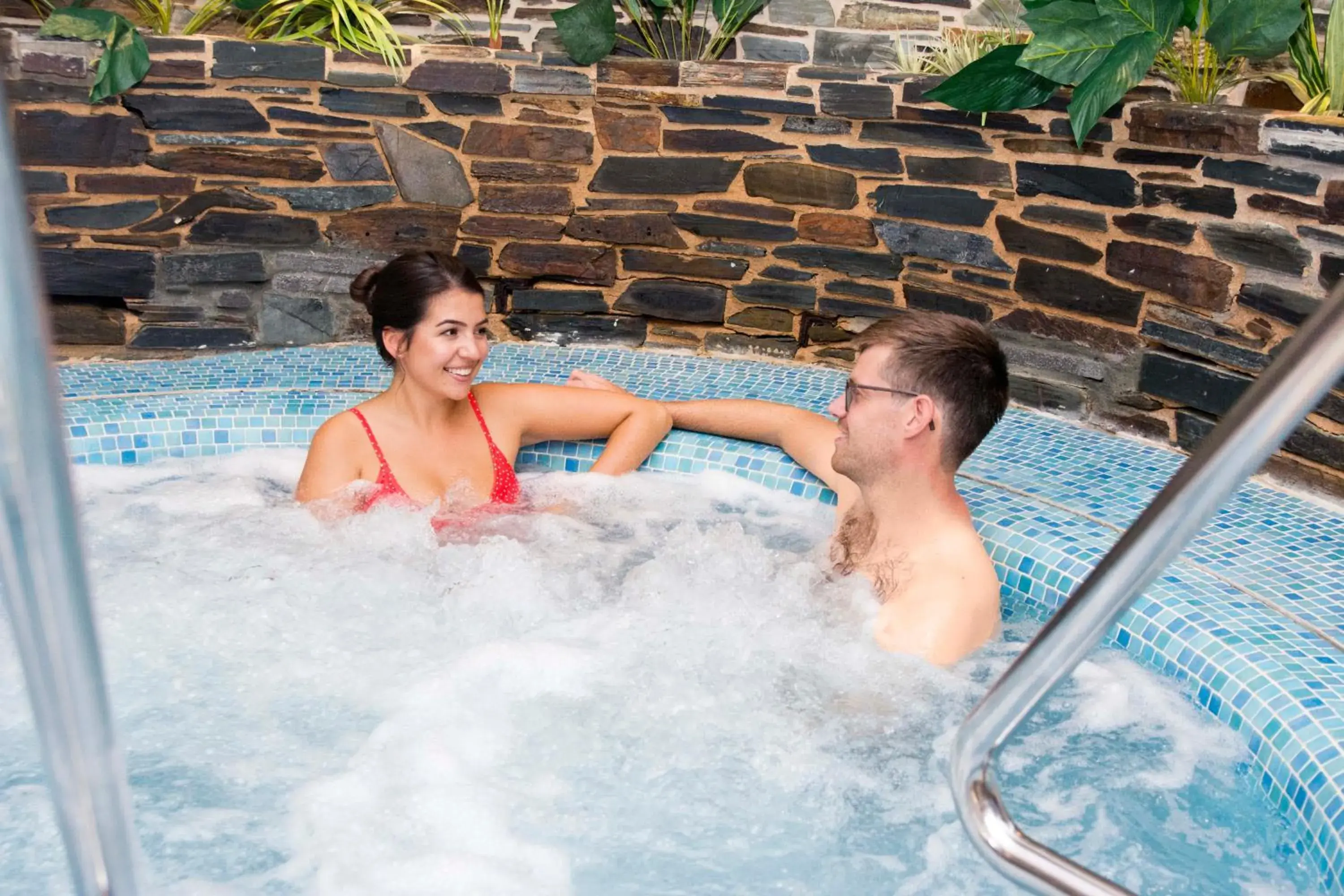 Hot Tub, Guests in TLH Toorak Hotel (TLH Leisure Resort)