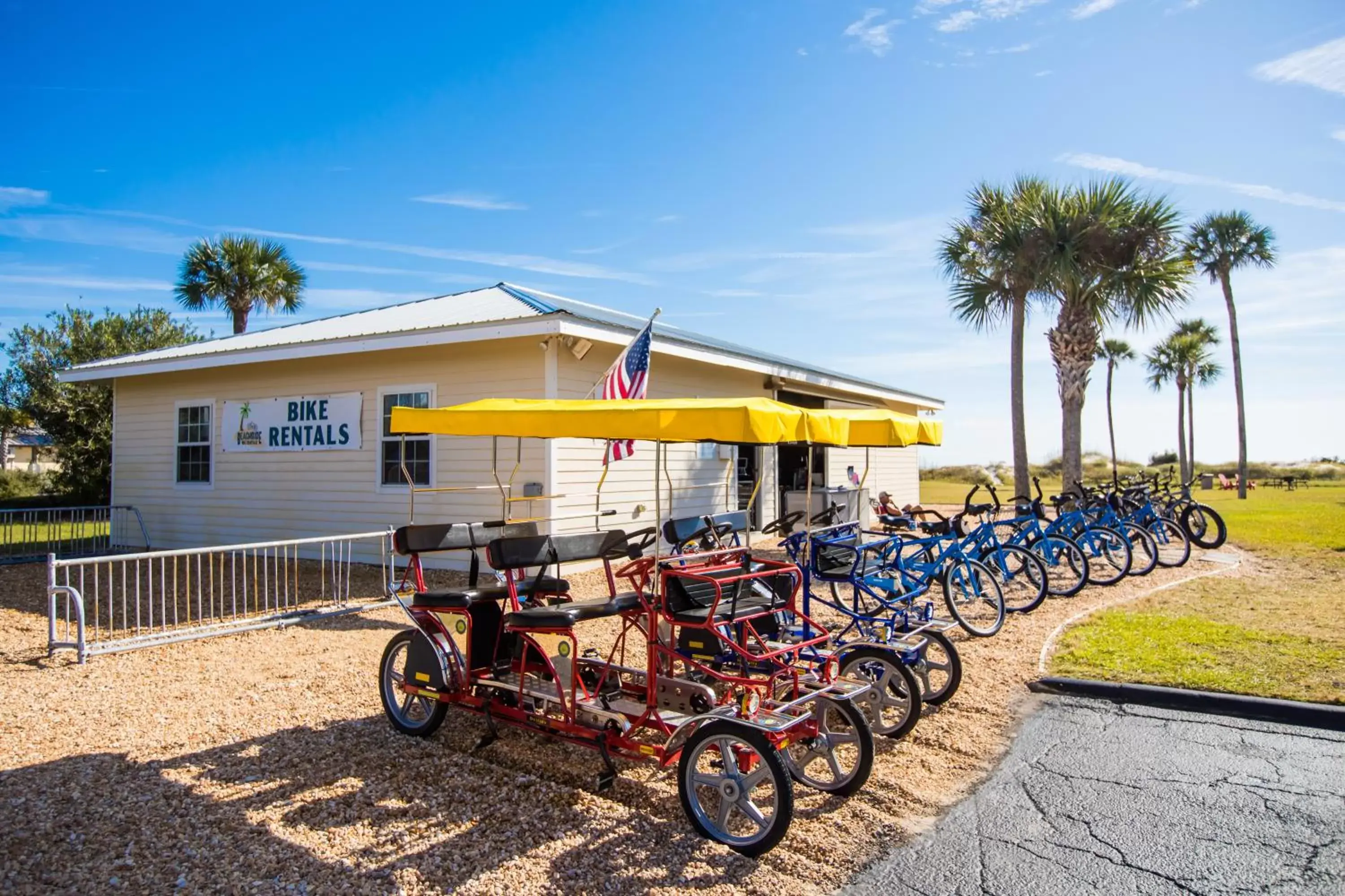 People in Days Inn & Suites by Wyndham Jekyll Island