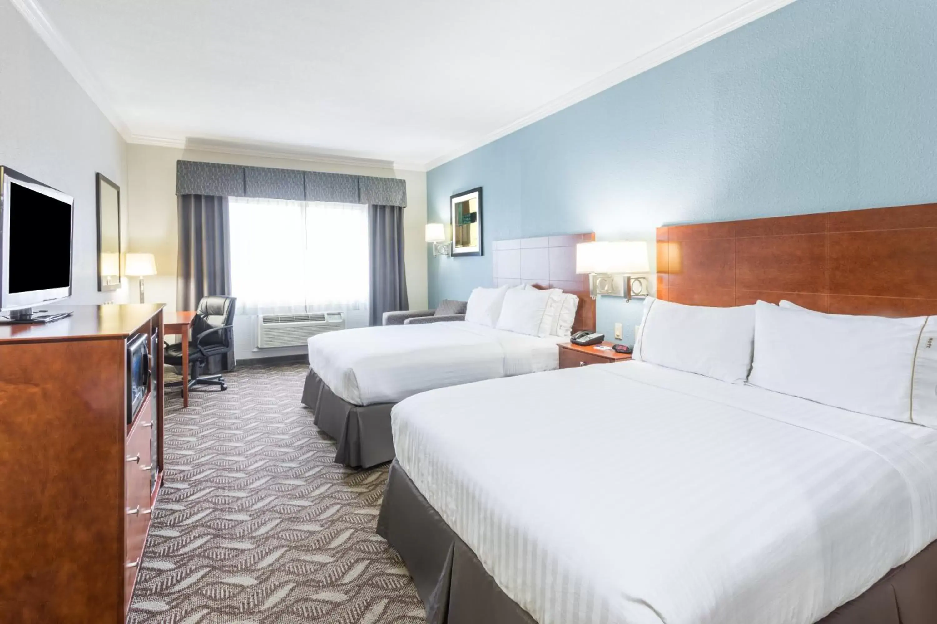 Photo of the whole room in Holiday Inn Express Hotel and Suites Lake Charles, an IHG Hotel