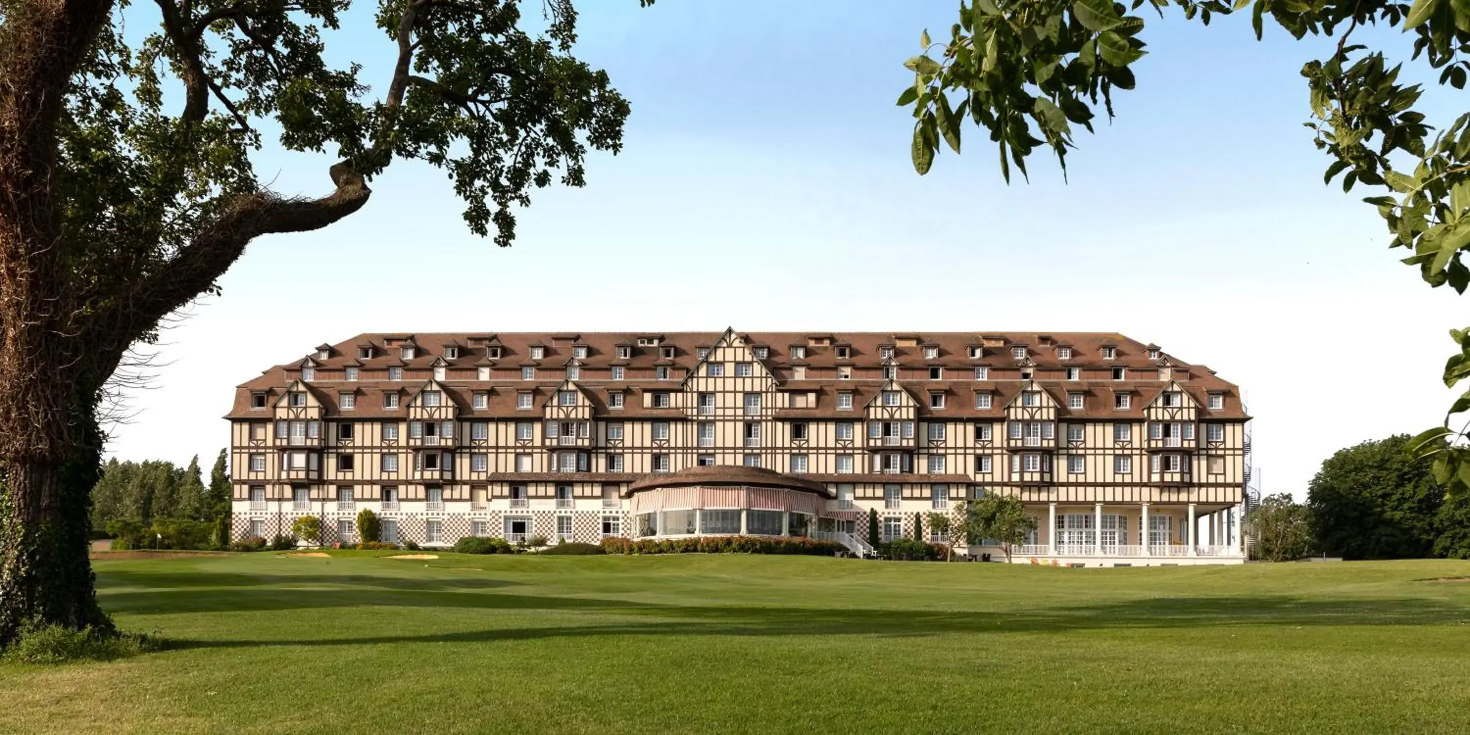 Property Building in Hôtel Barrière L'Hôtel du Golf