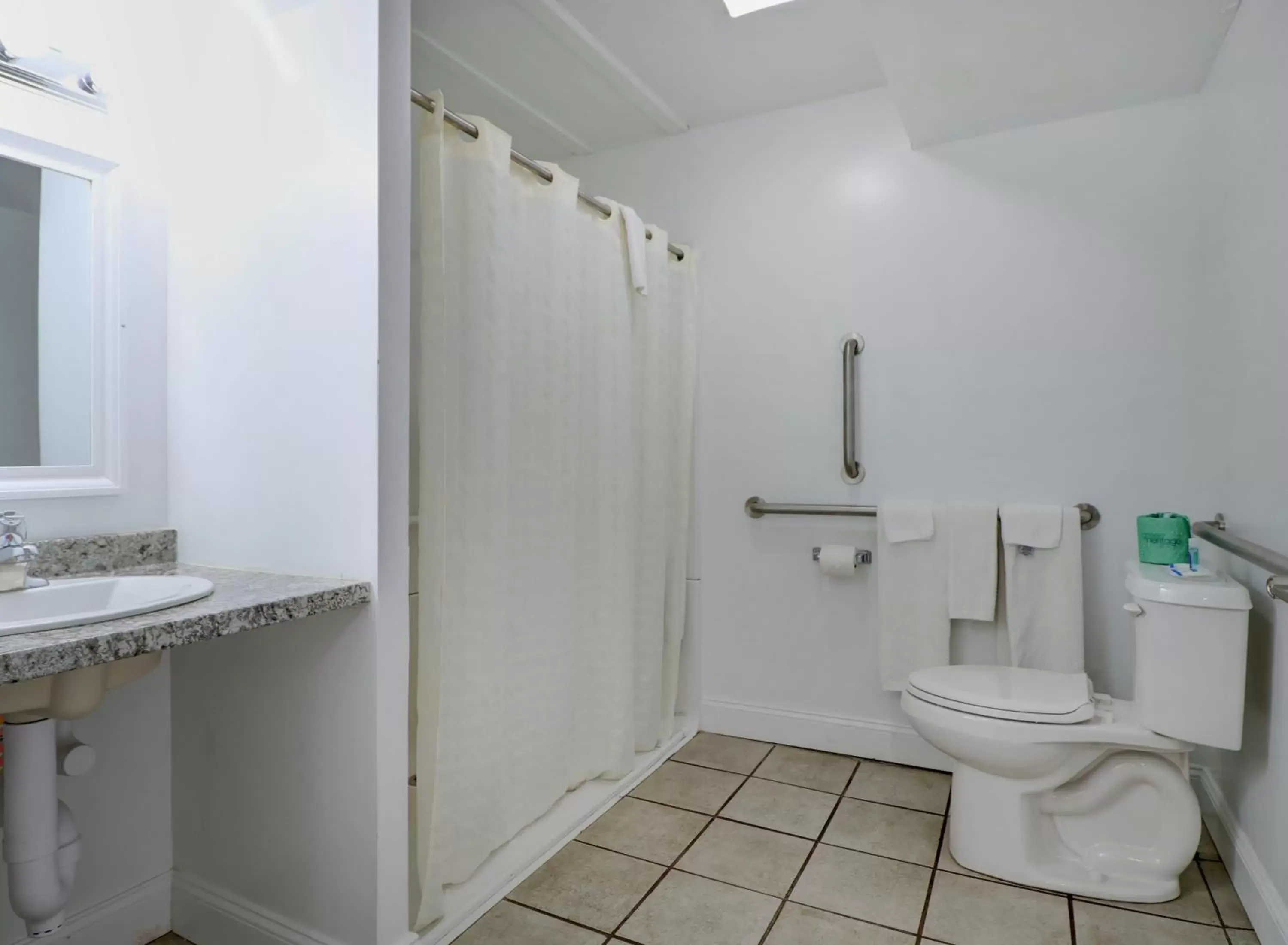 Shower, Bathroom in Classic Inn