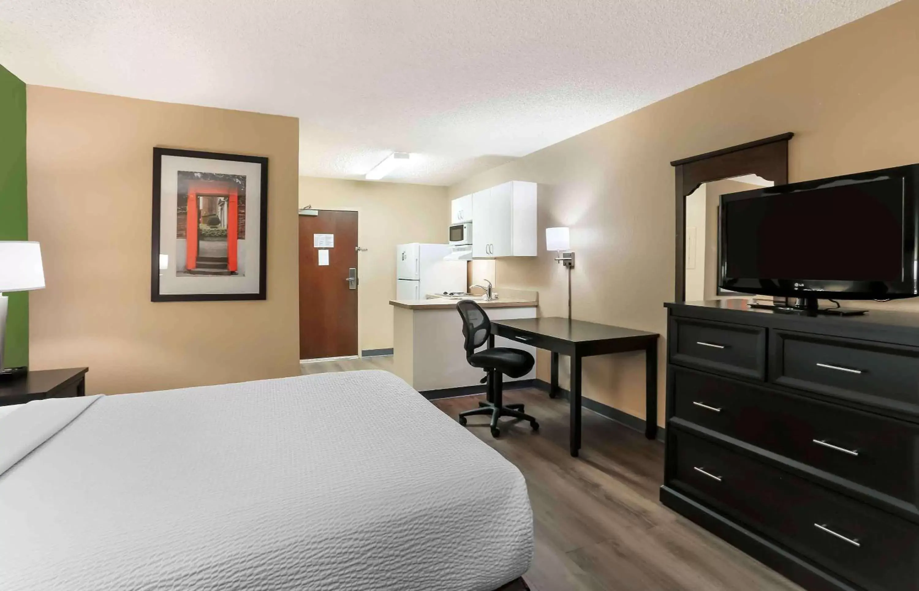 Bedroom, Bed in Extended Stay America Suites - Salt Lake City - West Valley Center