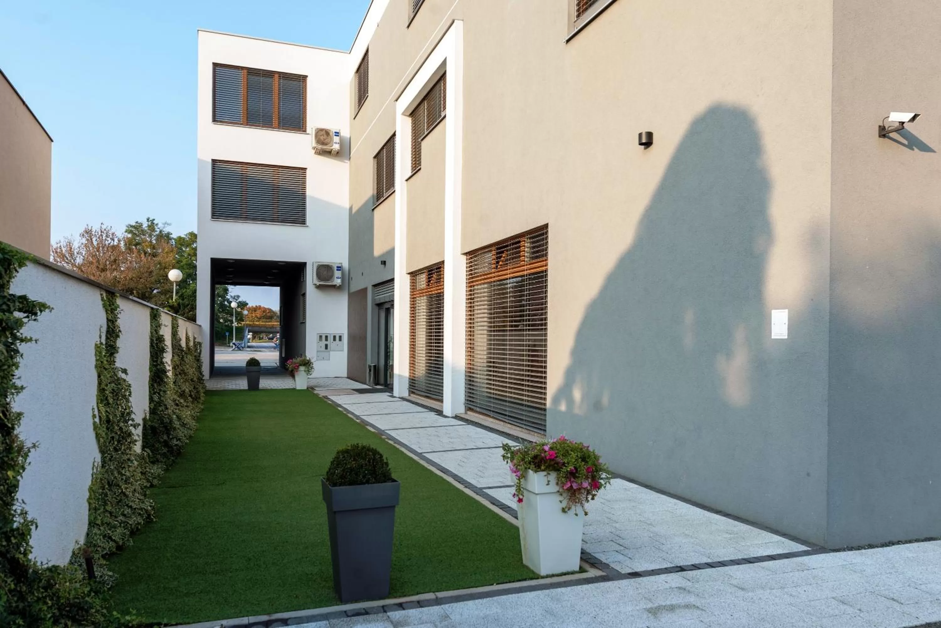 Property building in Arcobaleno Apartments & Rooms