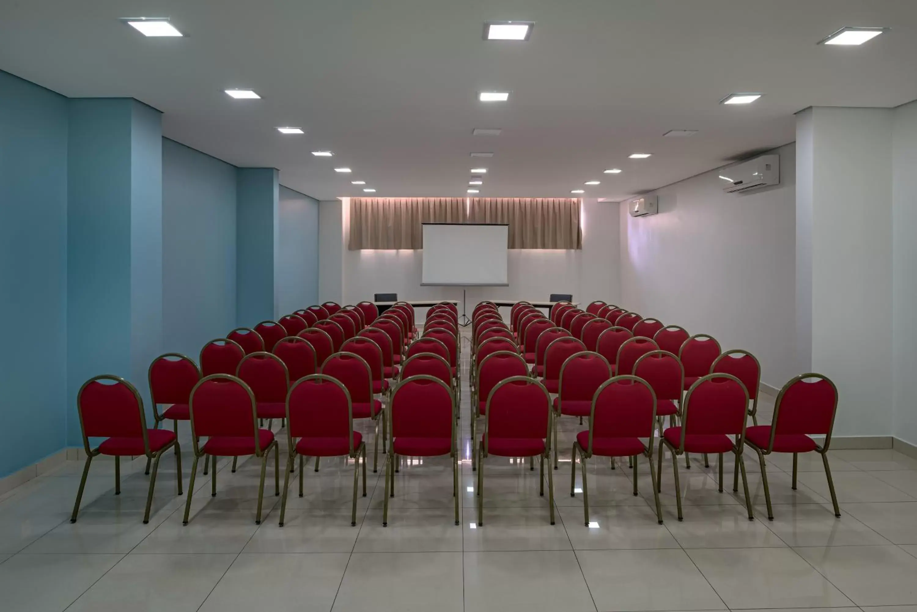 Meeting/conference room in ibis Styles Ribeirao Preto Maurilio Biagi