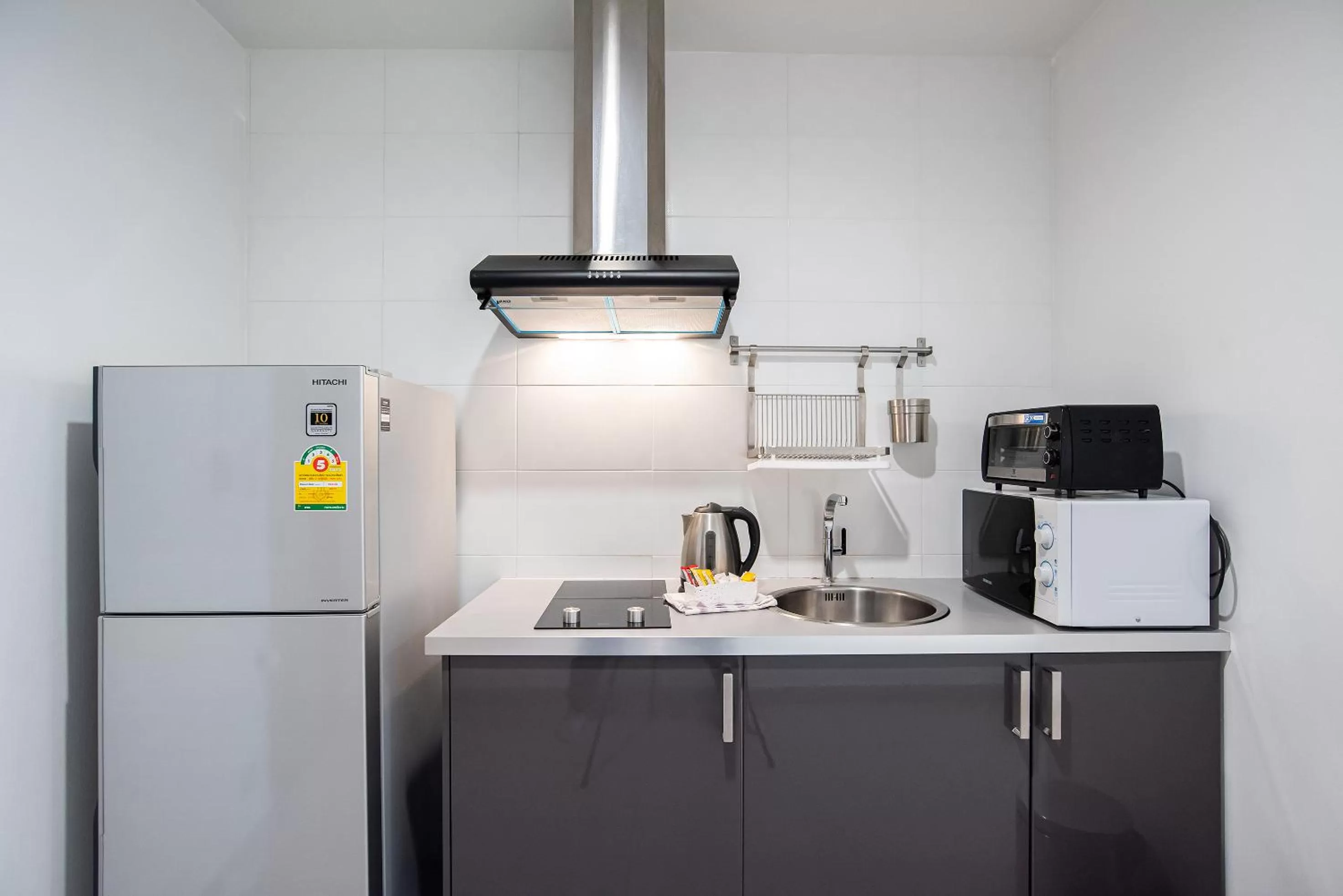 Kitchen or kitchenette in Benviar Tonson Residence