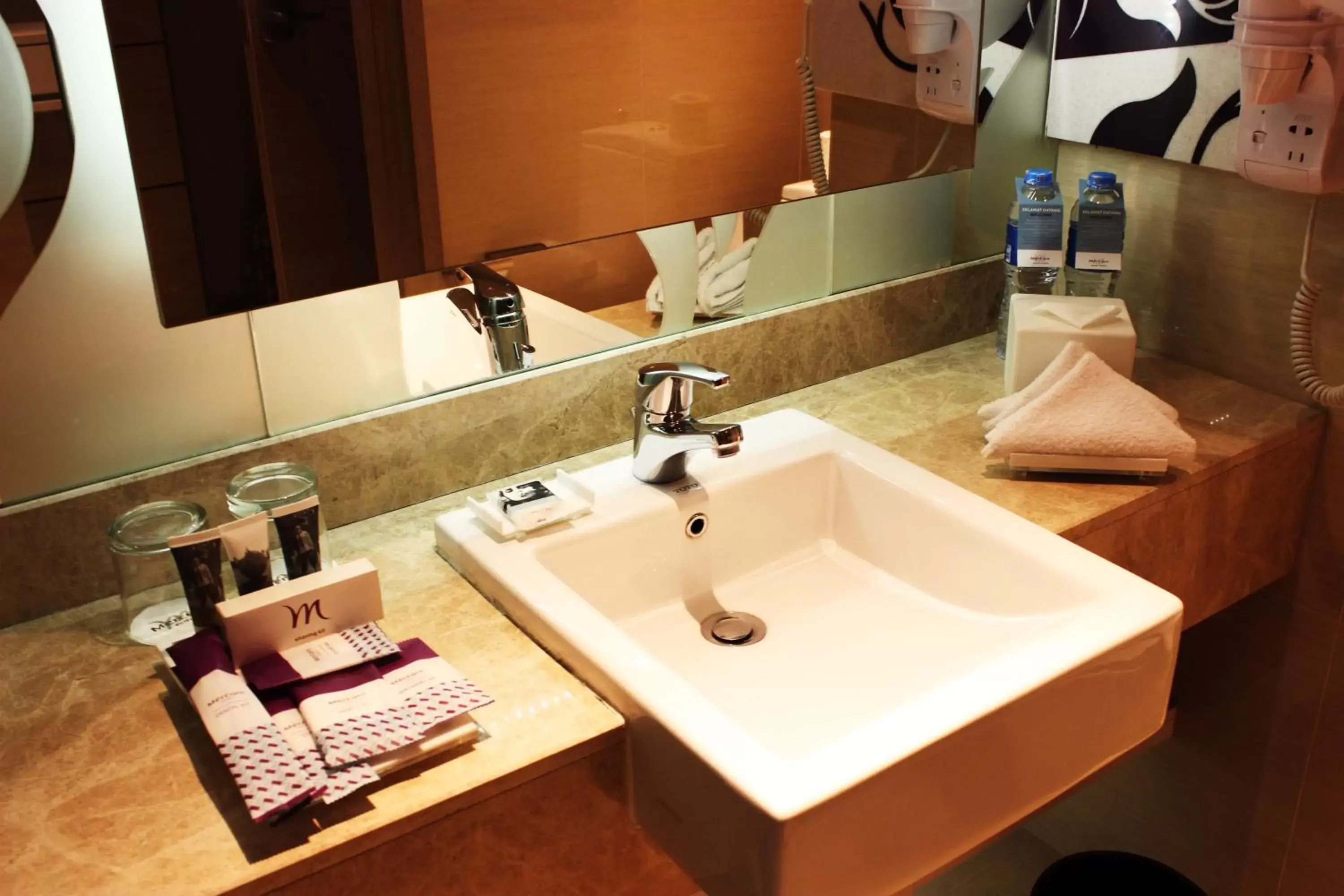 Bathroom in Mercure Jakarta Sabang