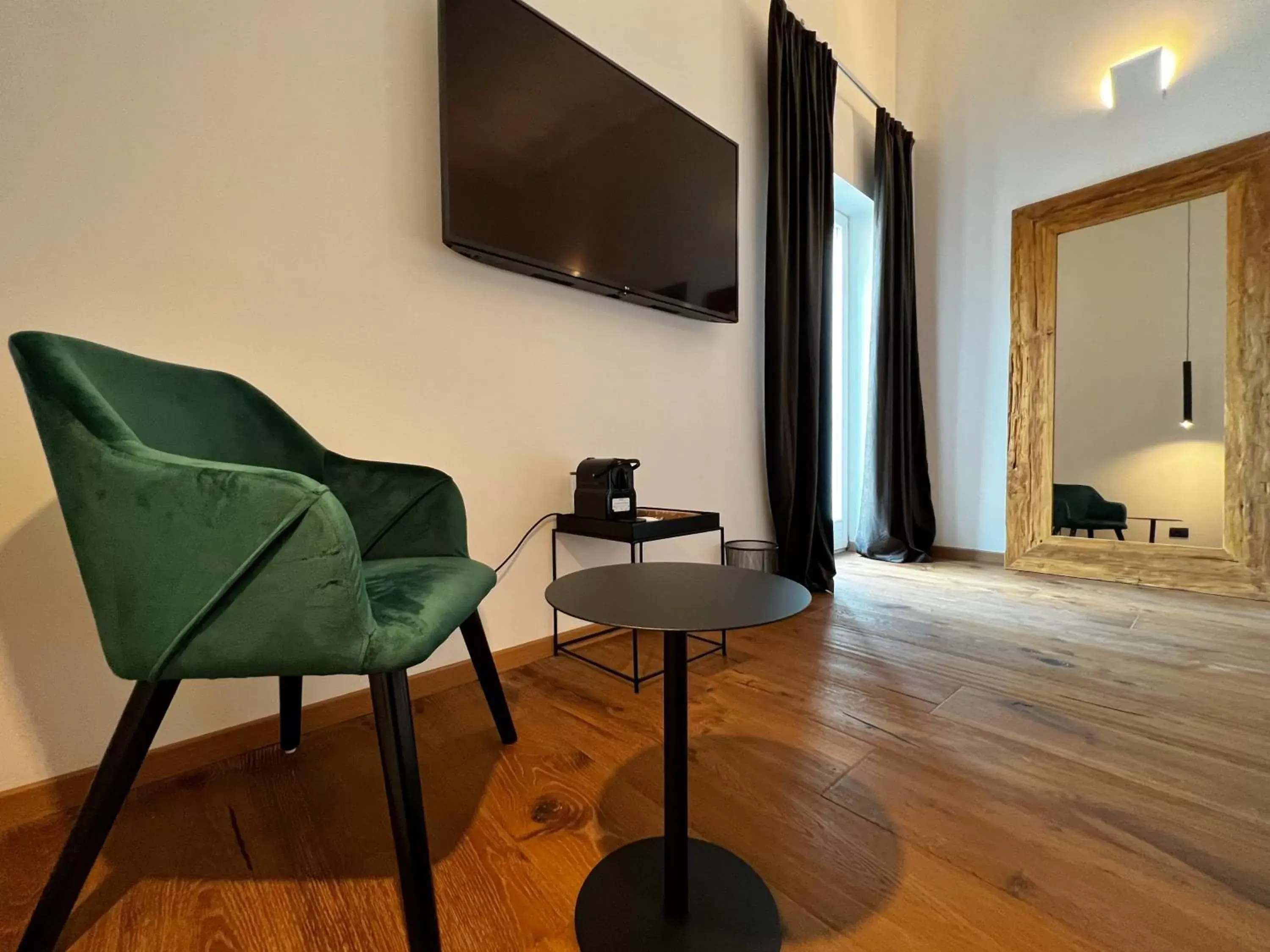 TV/Entertainment Center in Gioiamia - Luxury Rooms in Cattedrale