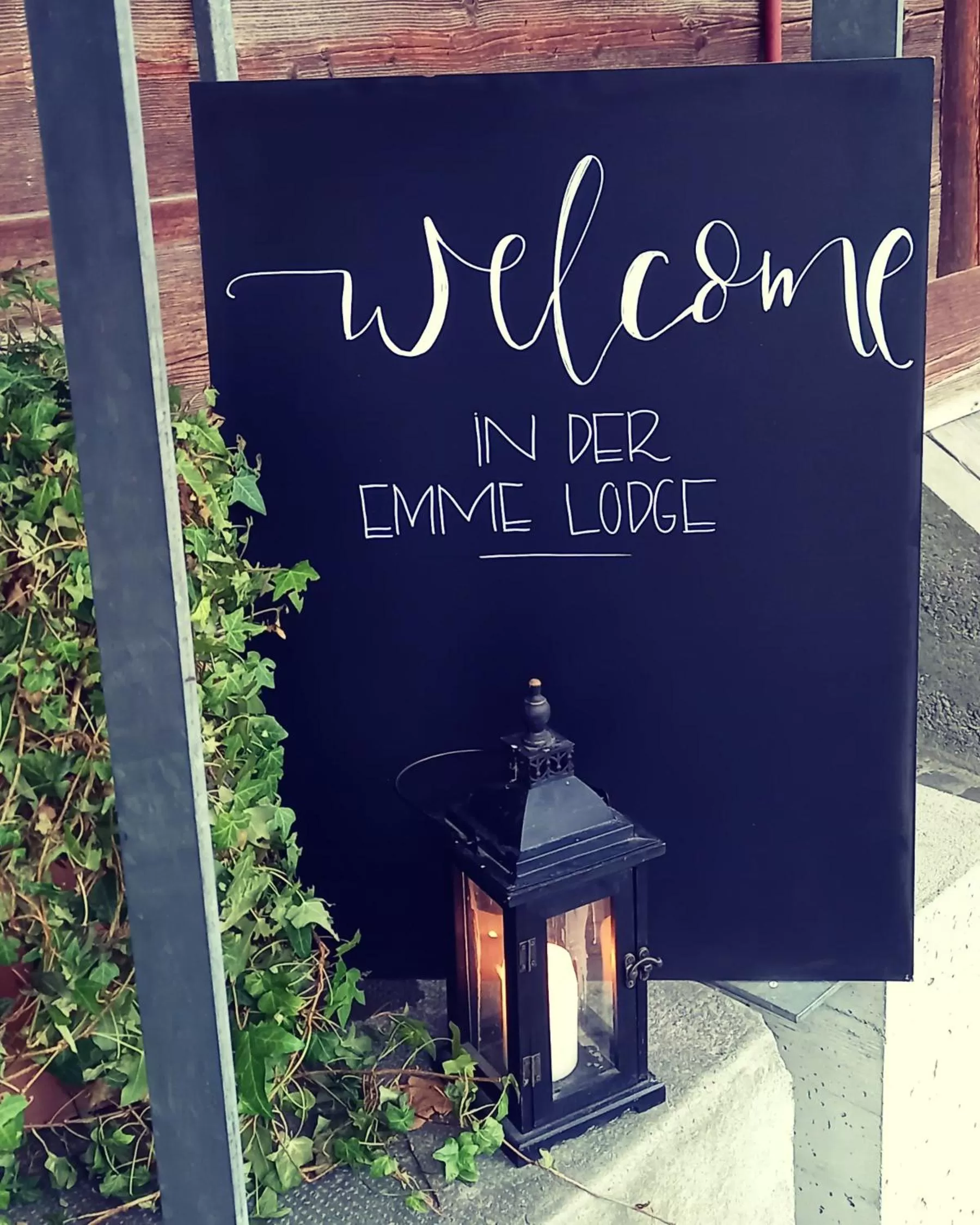 Facade/entrance in Emme Lodge