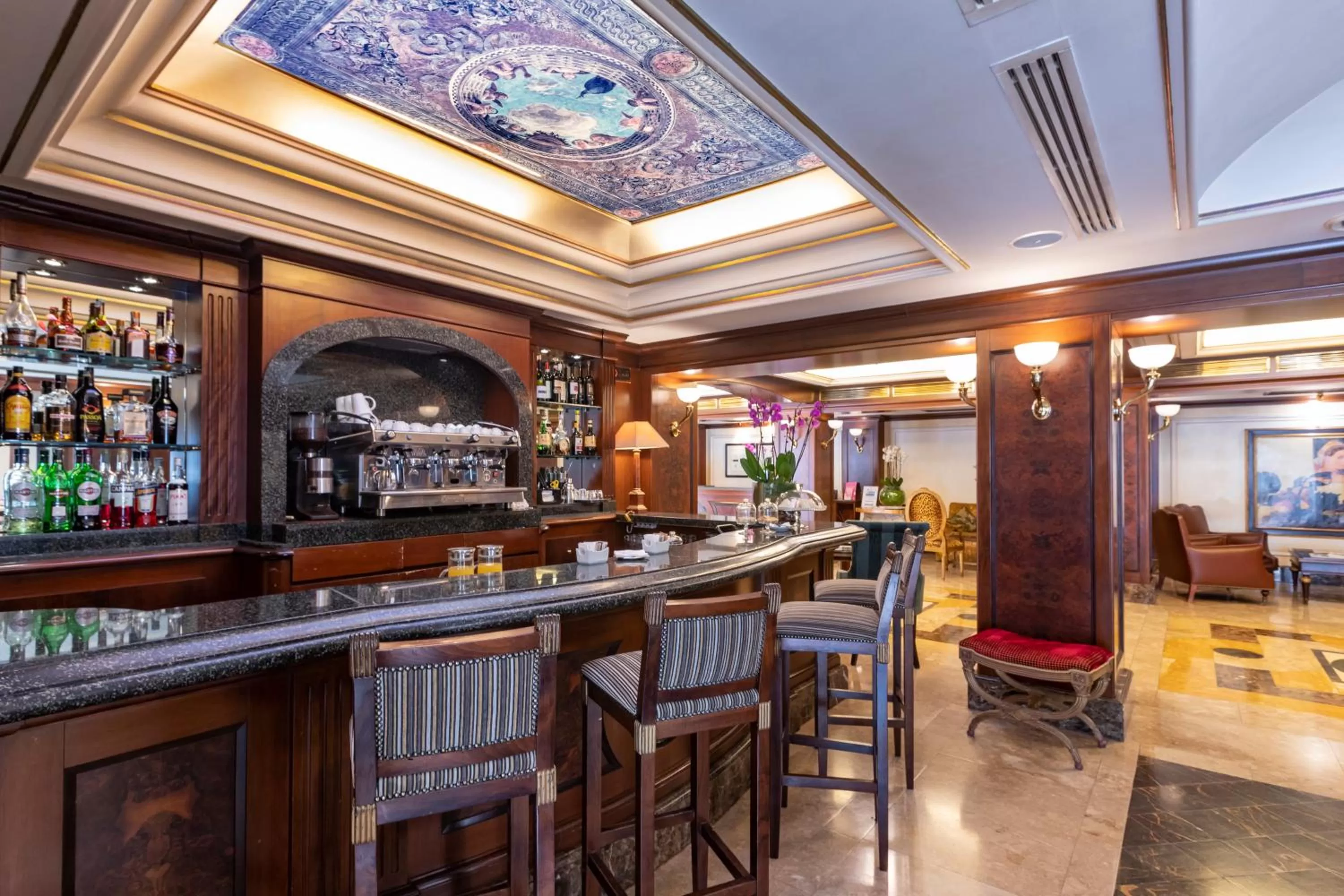 Lounge or bar in River Chateau Hotel