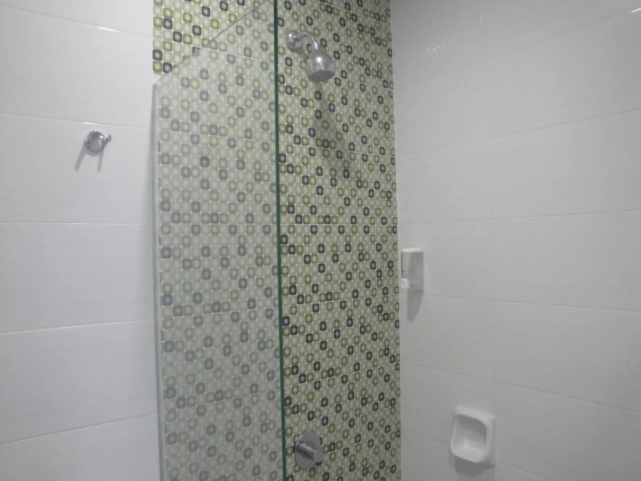 Shower, Bathroom in Matahari Hotel