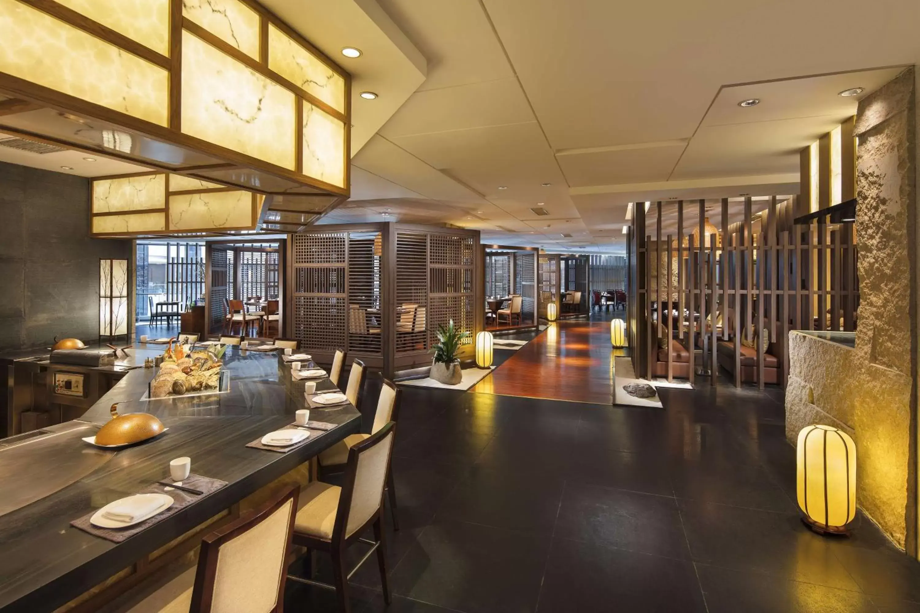 Lounge or bar, Restaurant/Places to Eat in Hilton Foshan