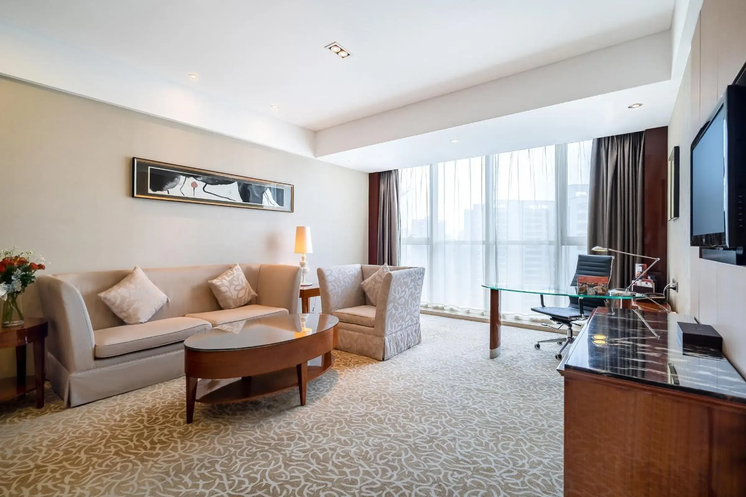 Living room, Seating Area in Crowne Plaza Zhenjiang, an IHG Hotel