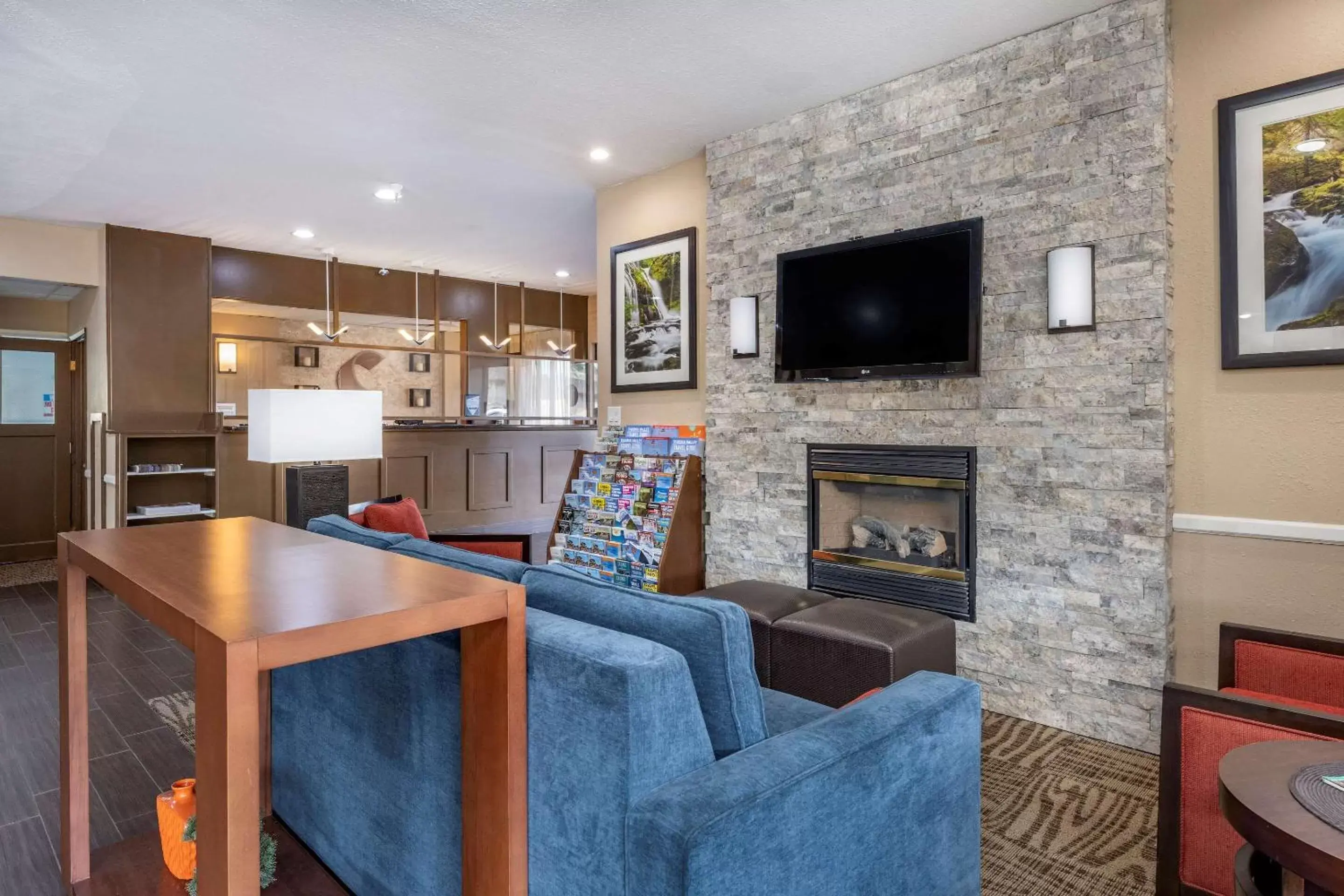 Lobby or reception, Lounge/Bar in Comfort Inn & Suites Kelso - Longview