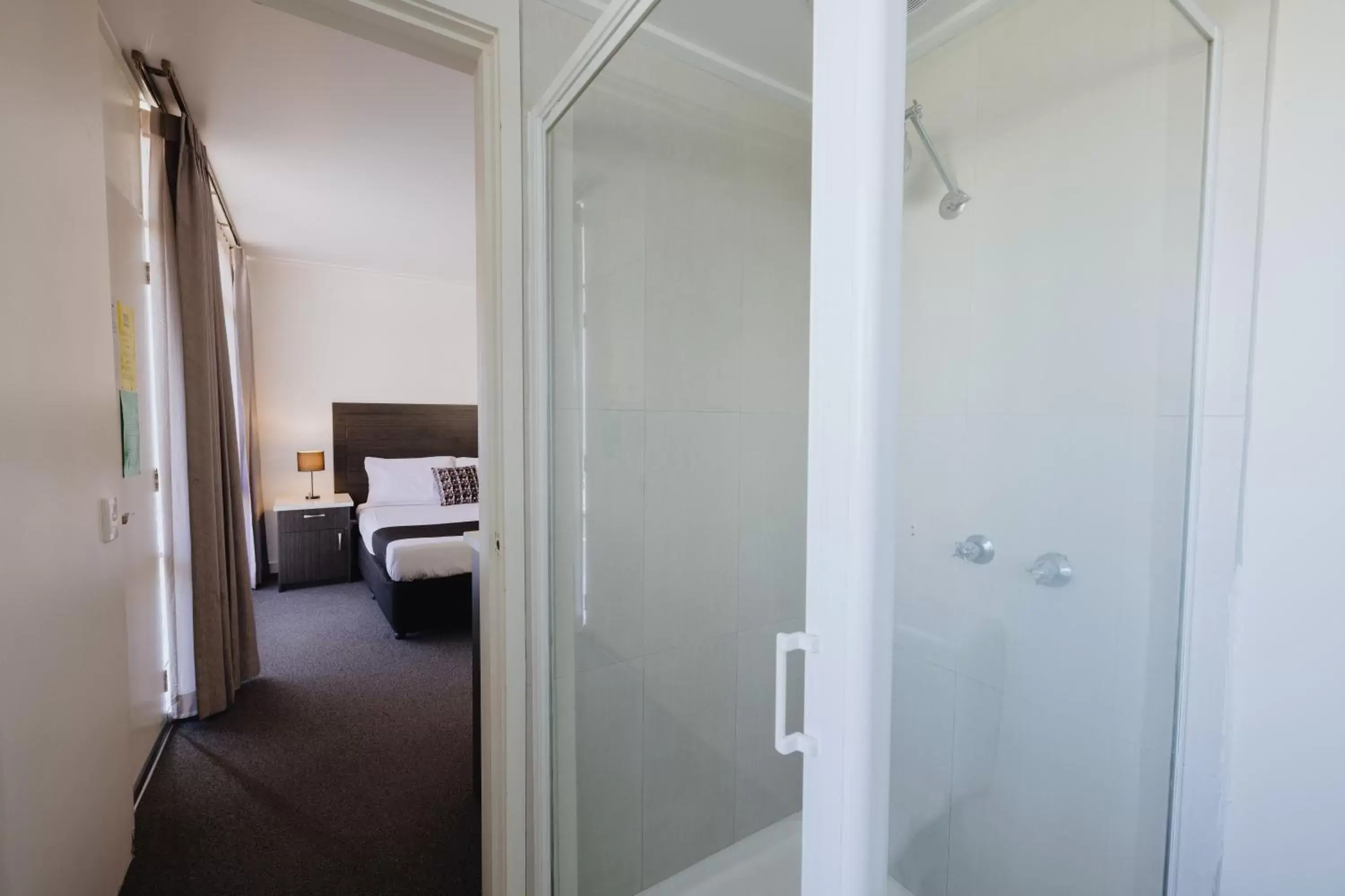 Bathroom in Comfort Inn Traralgon