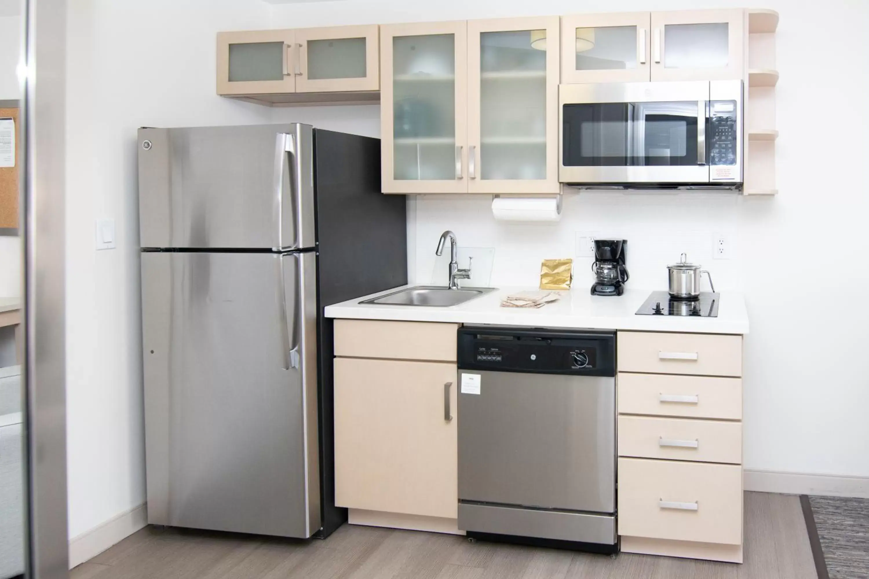 Kitchen or kitchenette, Kitchen/Kitchenette in Candlewood Suites Miami Intl Airport - 36th St, an IHG Hotel