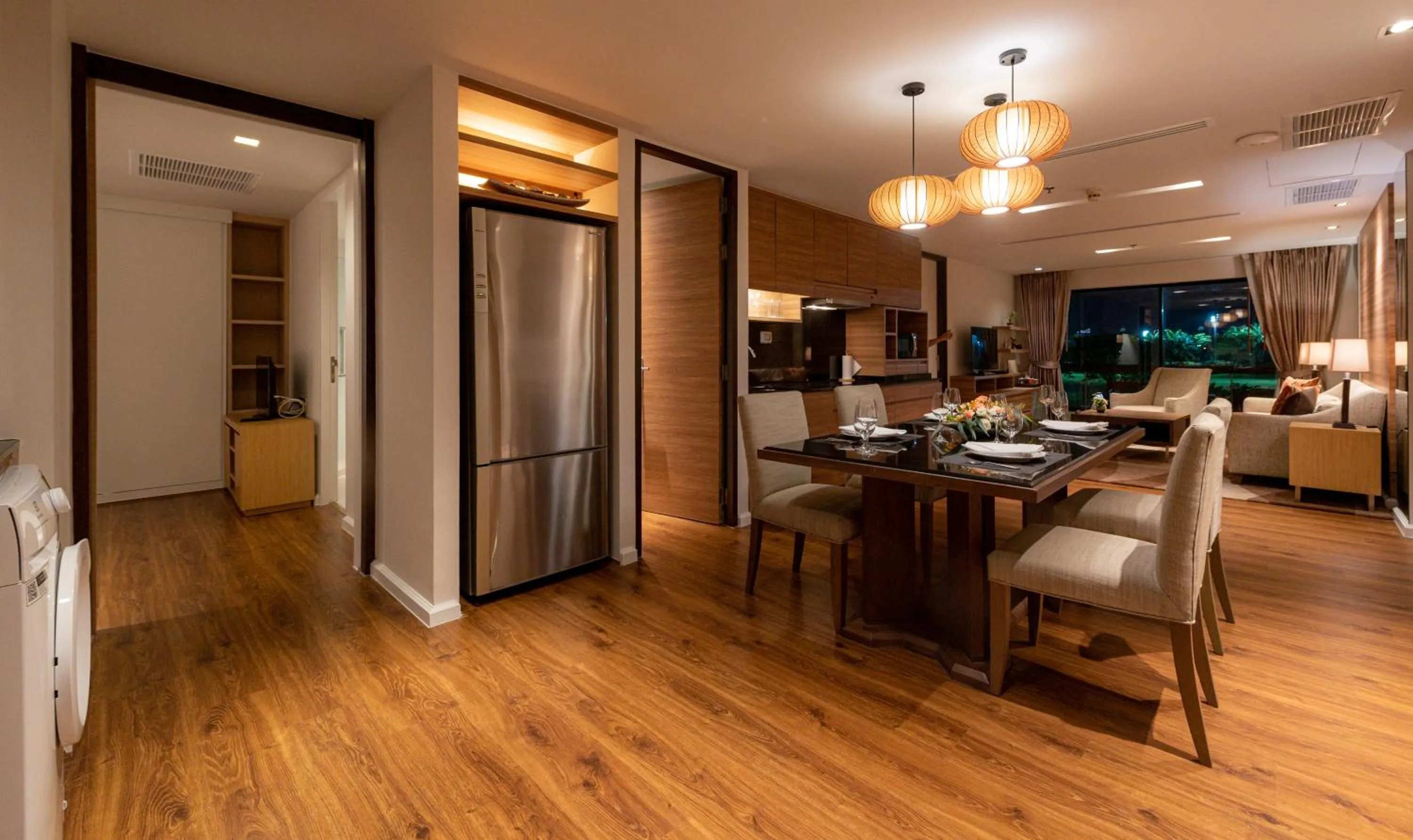 Dining area in Summit Windmill Golf Suite Hotel at Suvarnabhumi