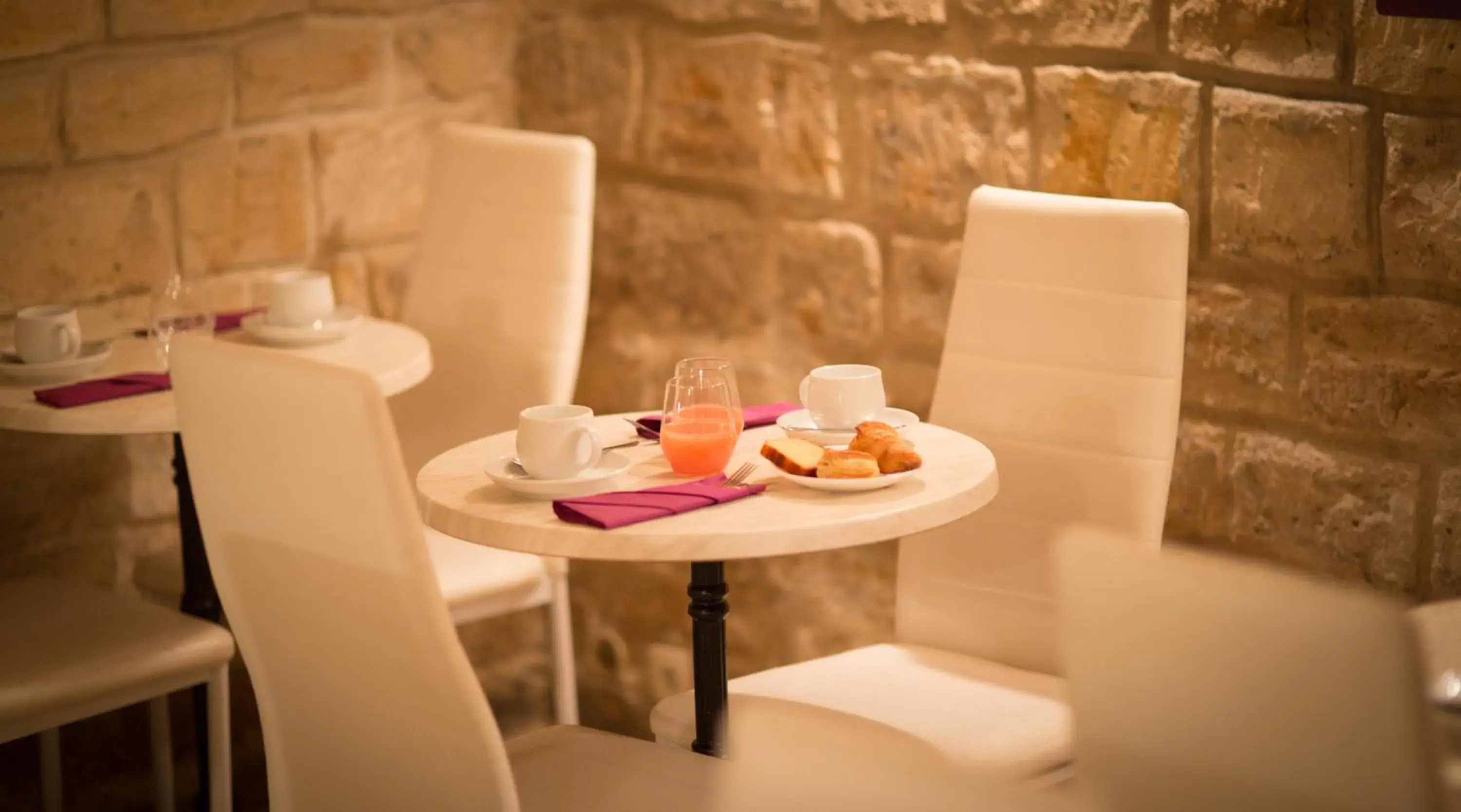 Buffet breakfast in Hotel Alexandrine Opera