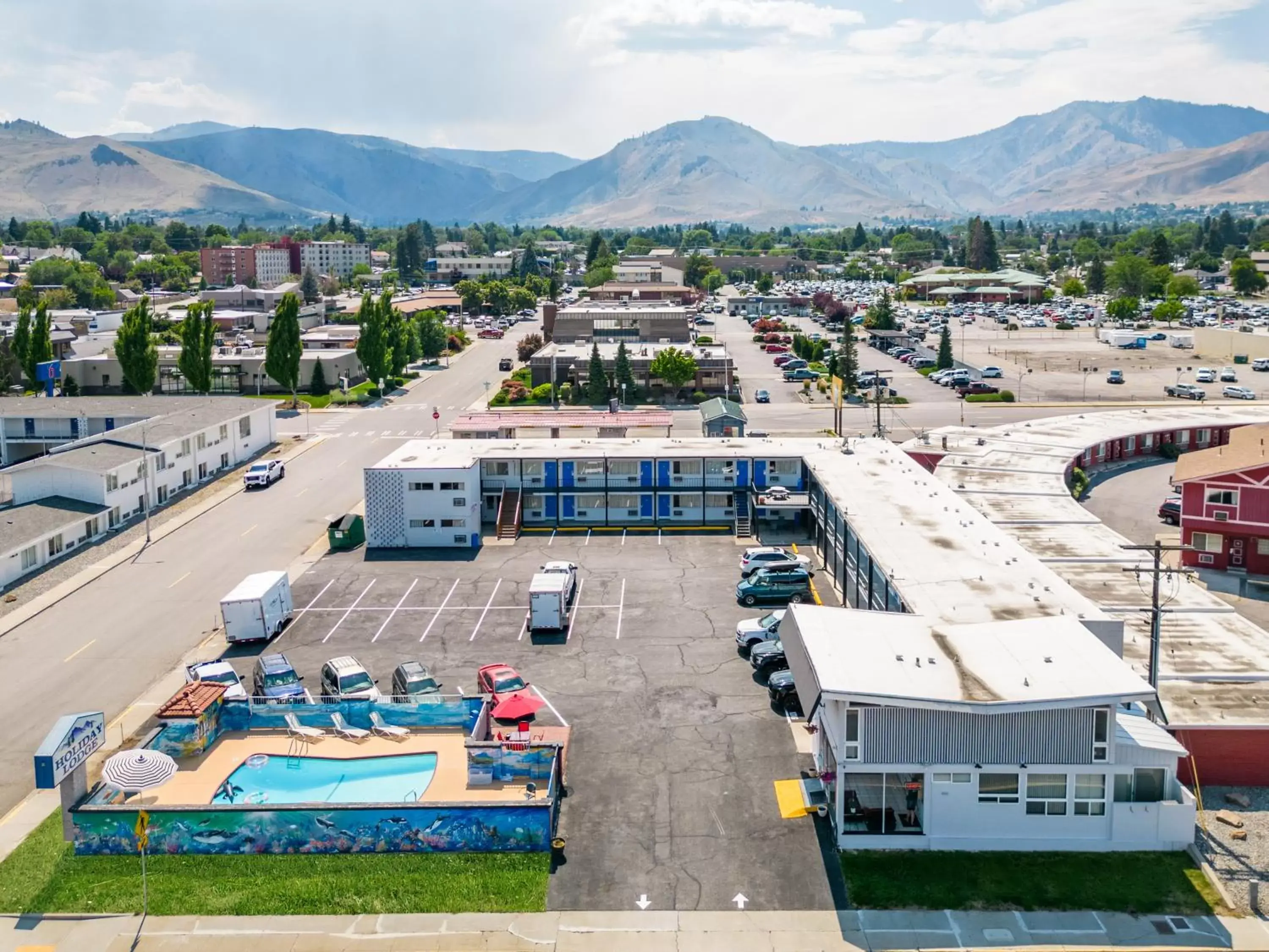 Property building, Bird's-eye View in Holiday Lodge Wenatchee