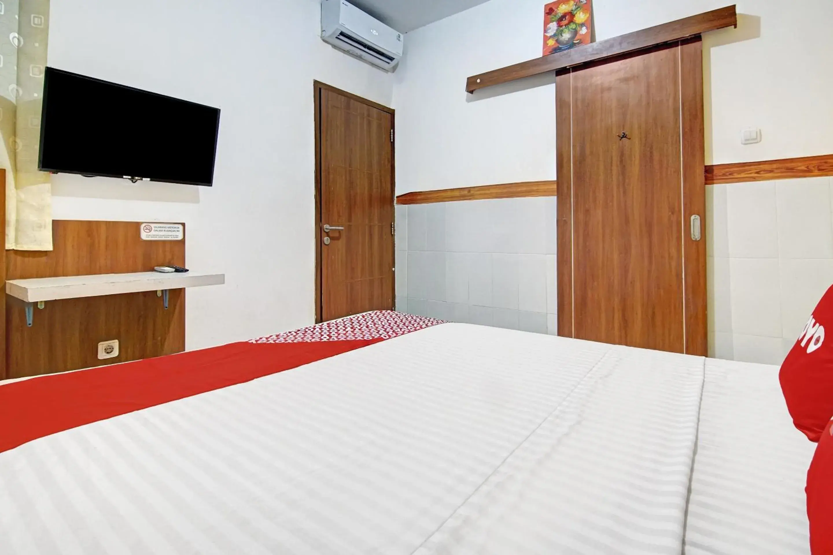 Bedroom in OYO 90422 Mall Of Indonesia