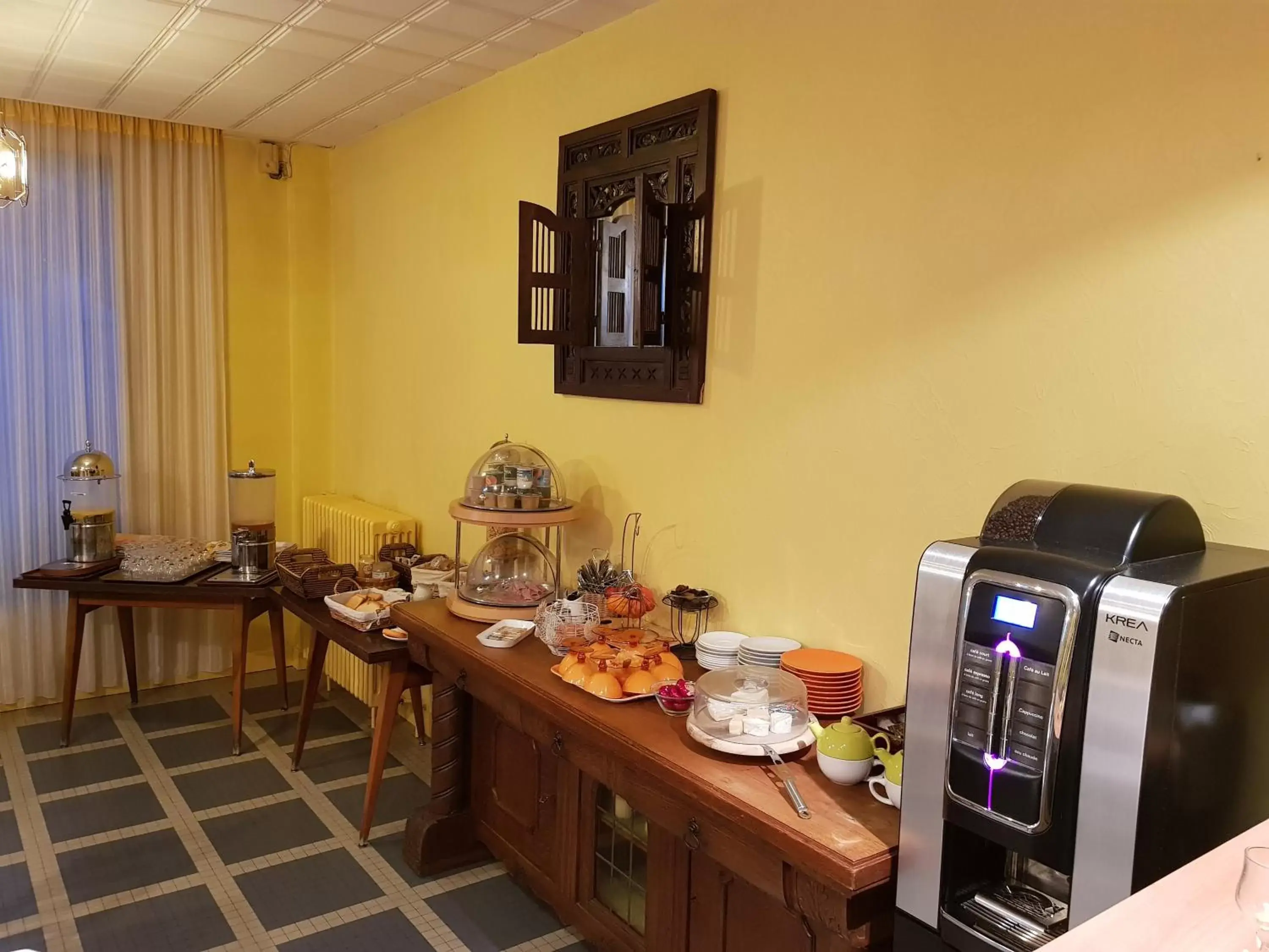 Food in Hotel Christina - Contact Hotel