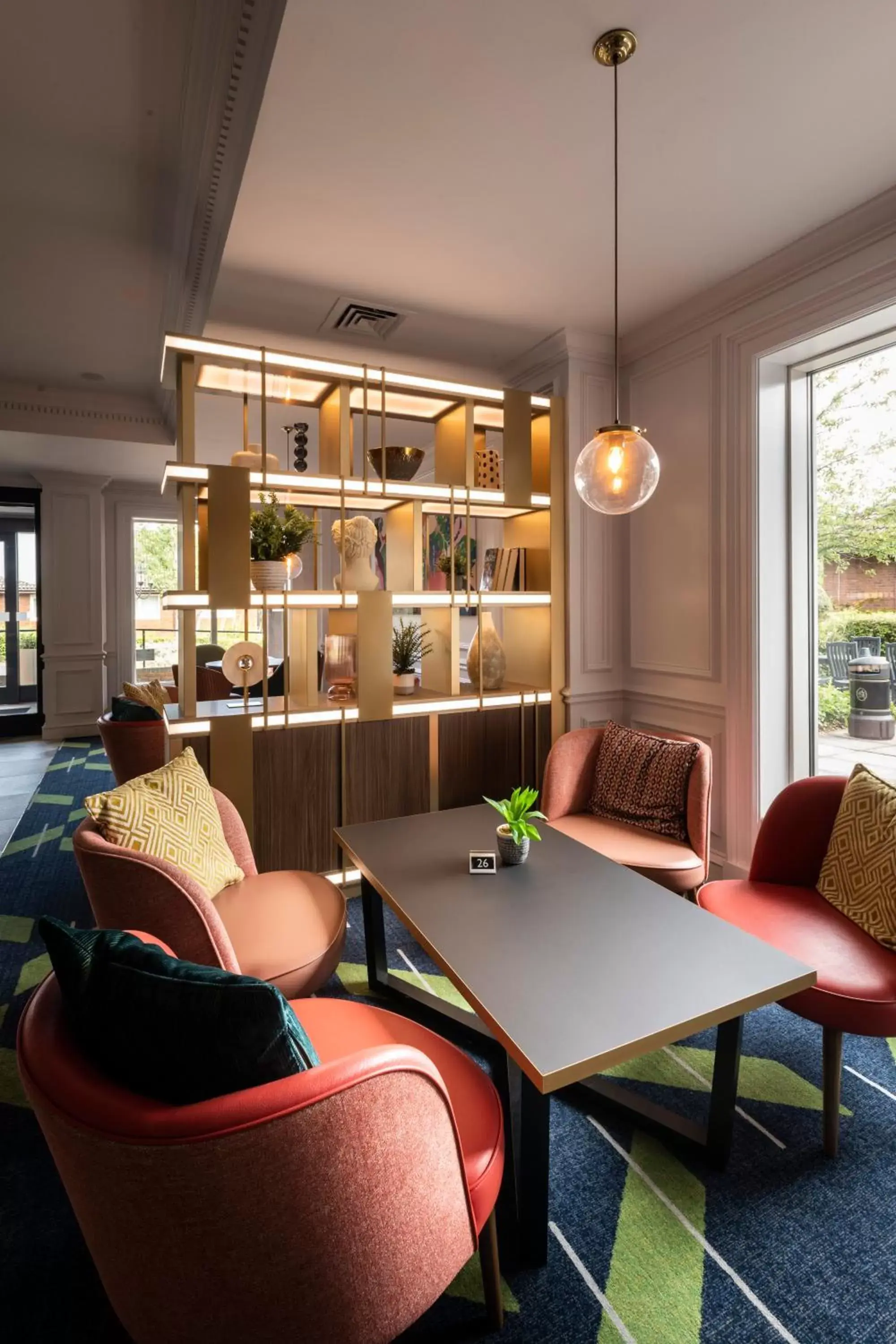 Restaurant/places to eat, Lounge/Bar in Holiday Inn Guildford, an IHG Hotel