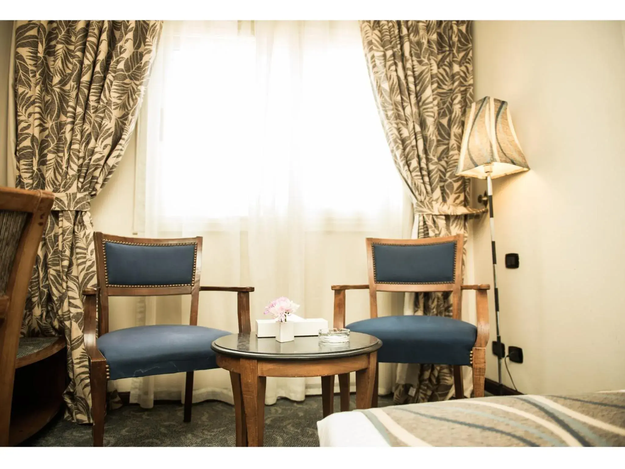 Bedroom, Seating Area in Cherry Maryski Hotel