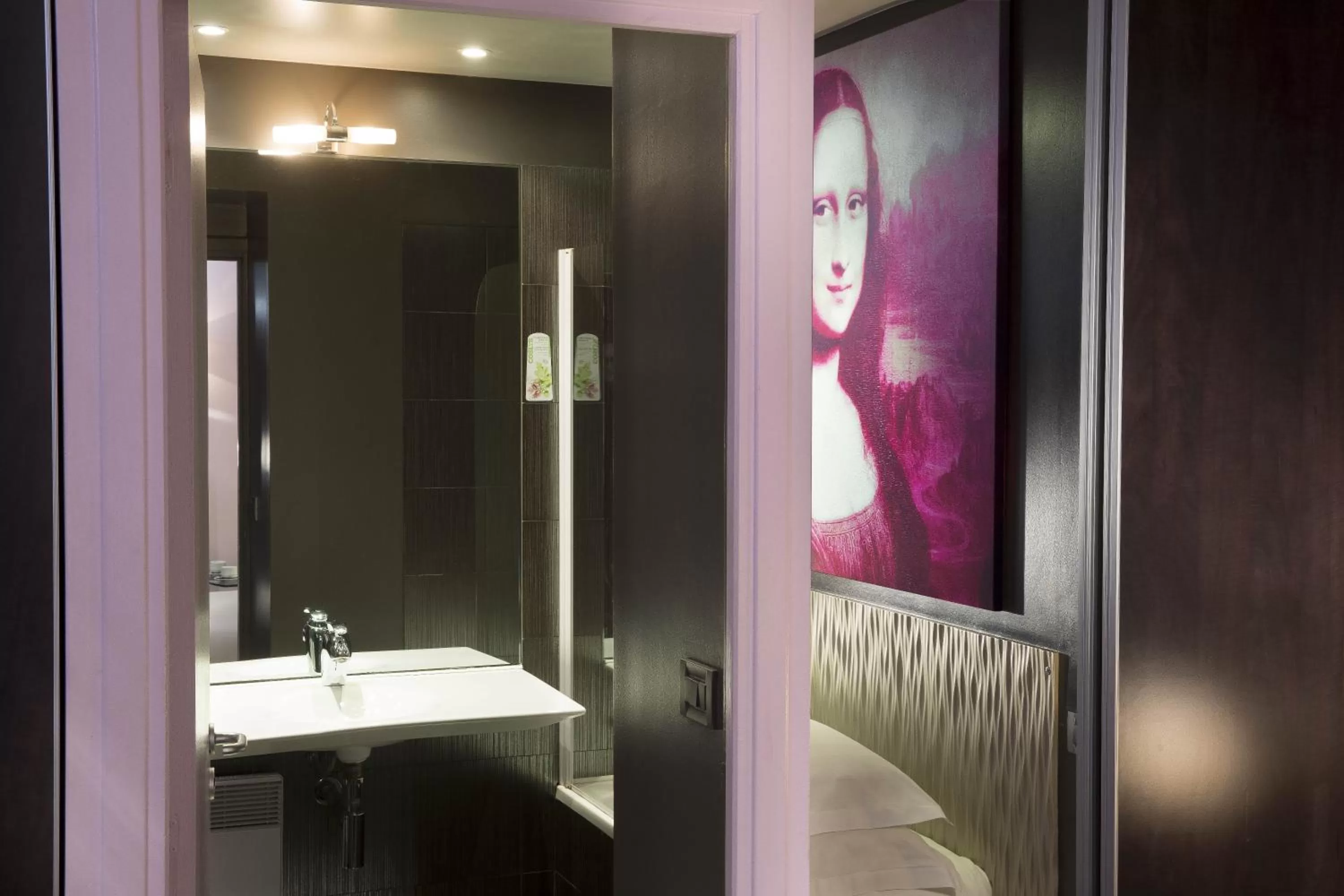 Bathroom in Hôtel Le Fabe