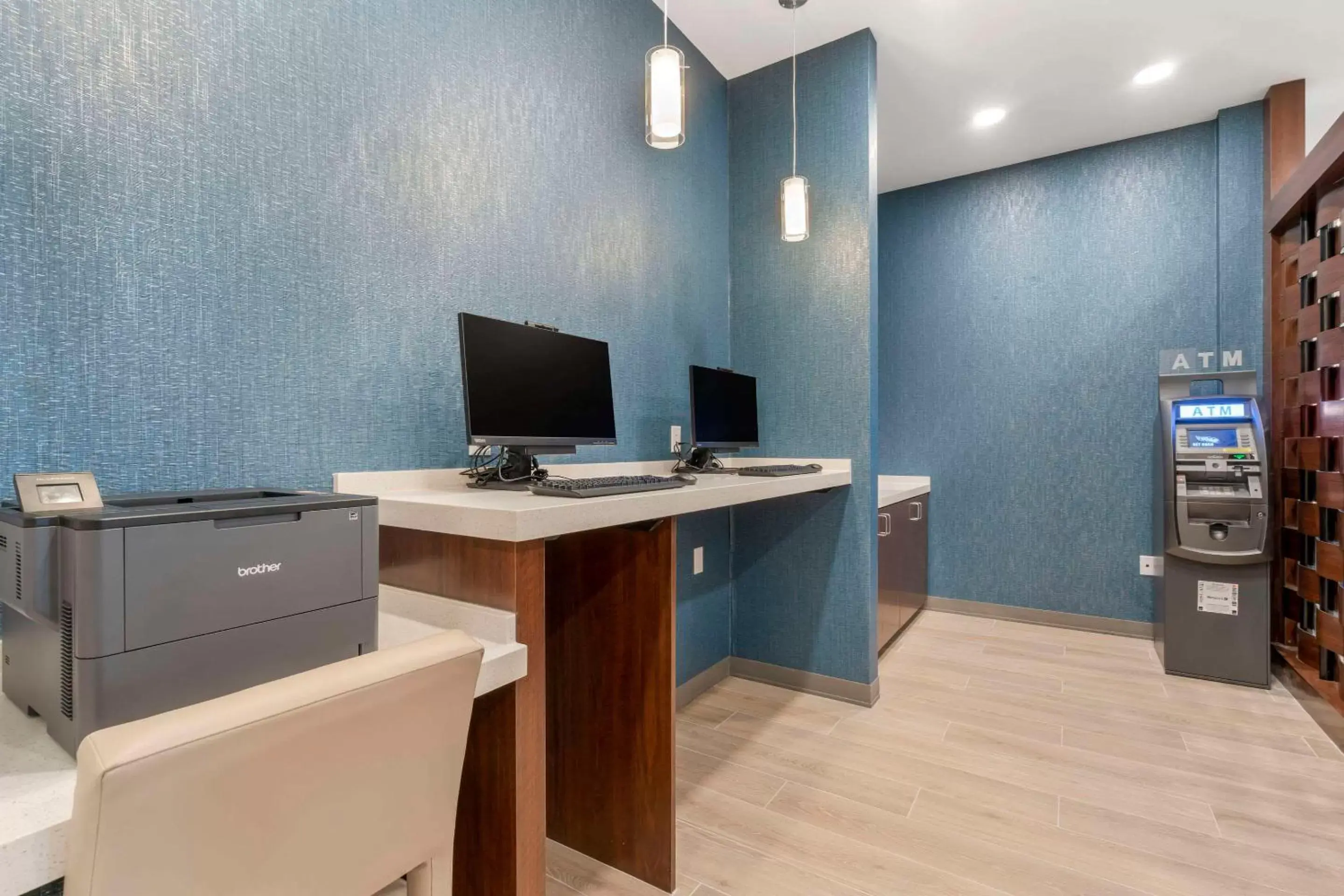 Business facilities, TV/Entertainment Center in Comfort Suites Orlando Lake Buena Vista
