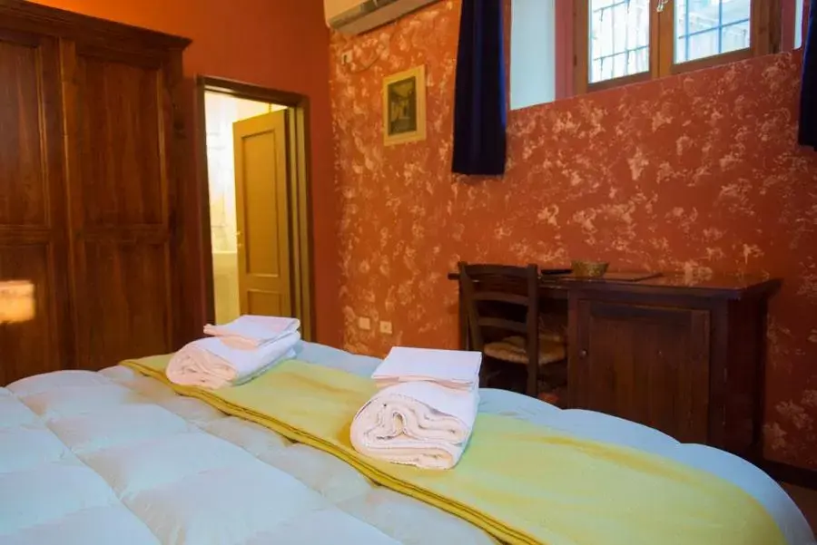 Bed in Florence Decamerone B&B