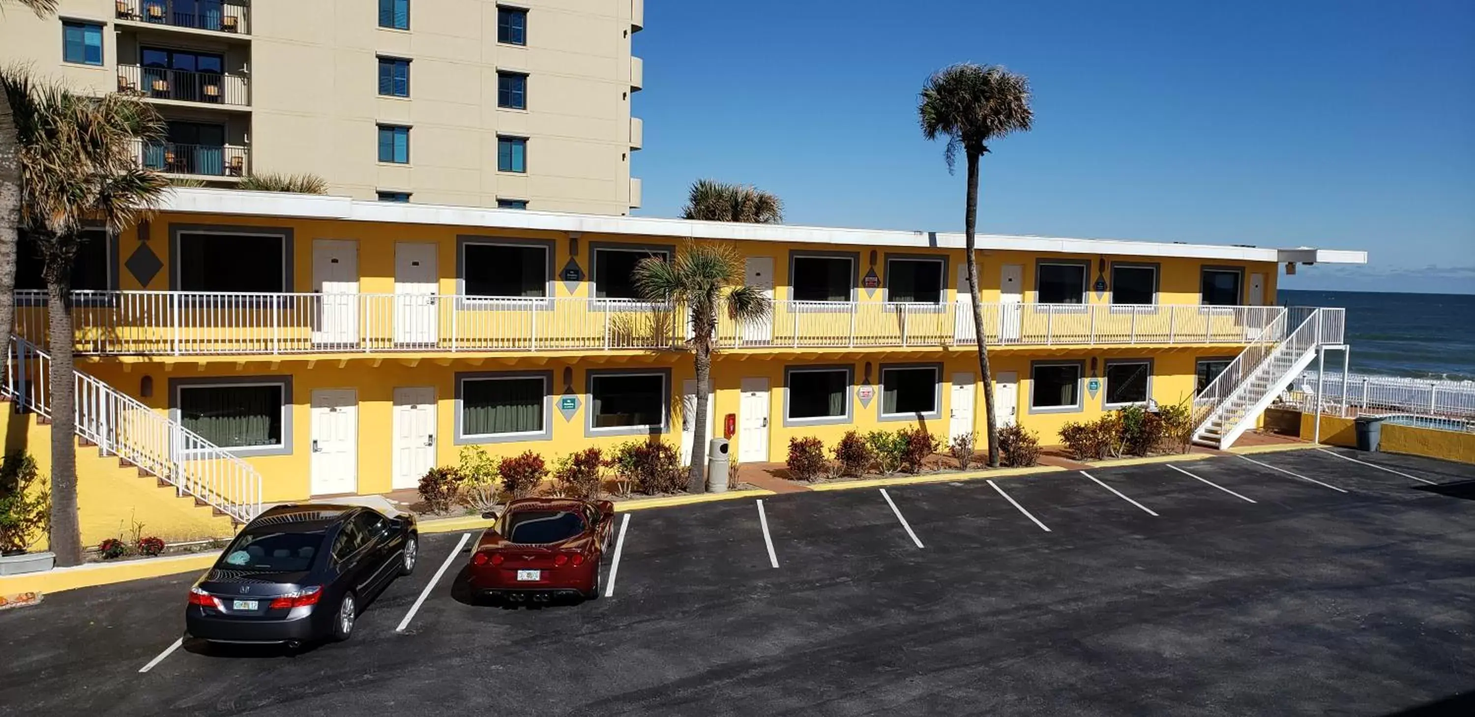 Property Building in Oceanfront Inn and Suites - Ormond Property Building in Oceanfront Inn and Suites - Ormond