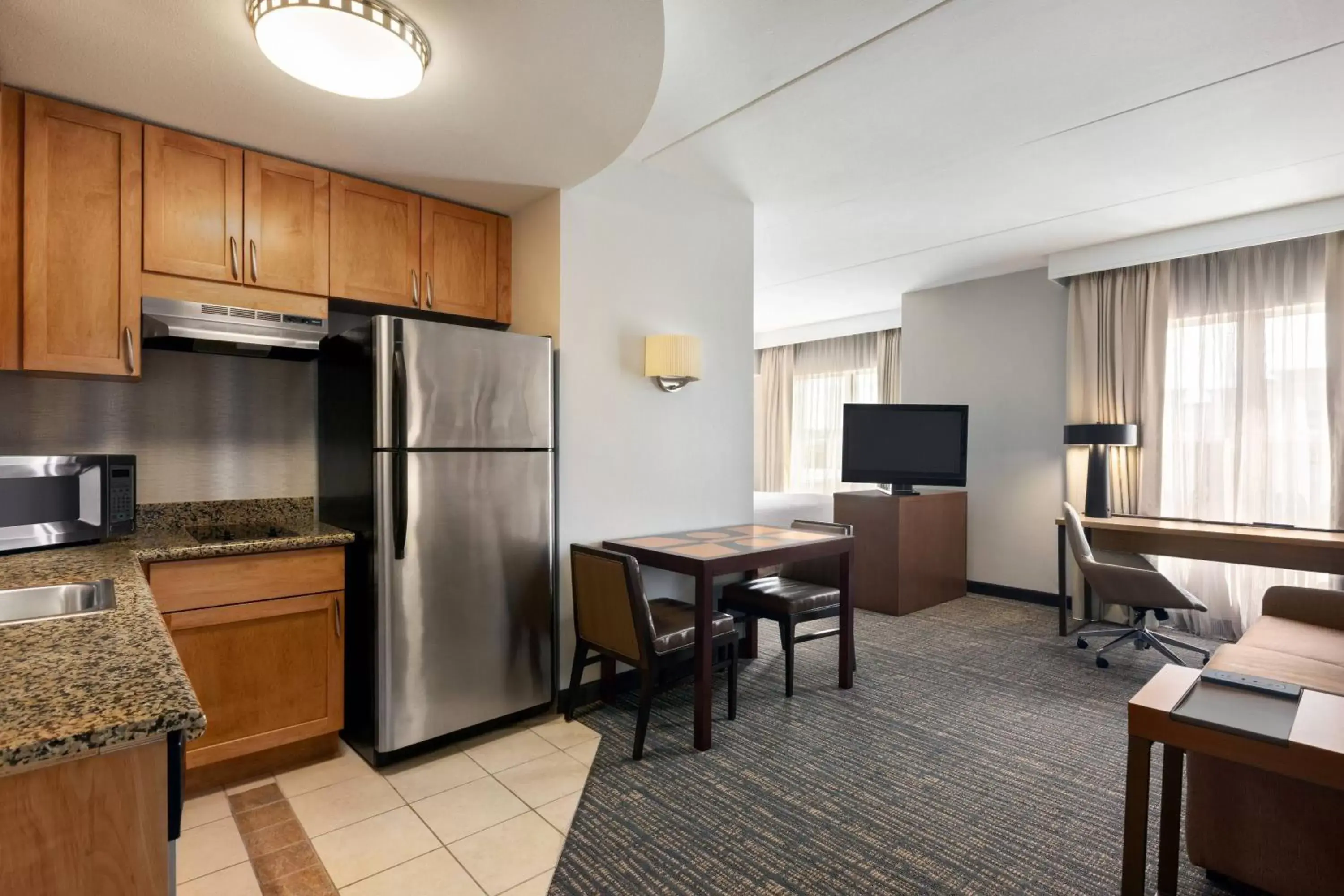 Photo of the whole room, Kitchen/Kitchenette in Residence Inn Chattanooga Near Hamilton Place
